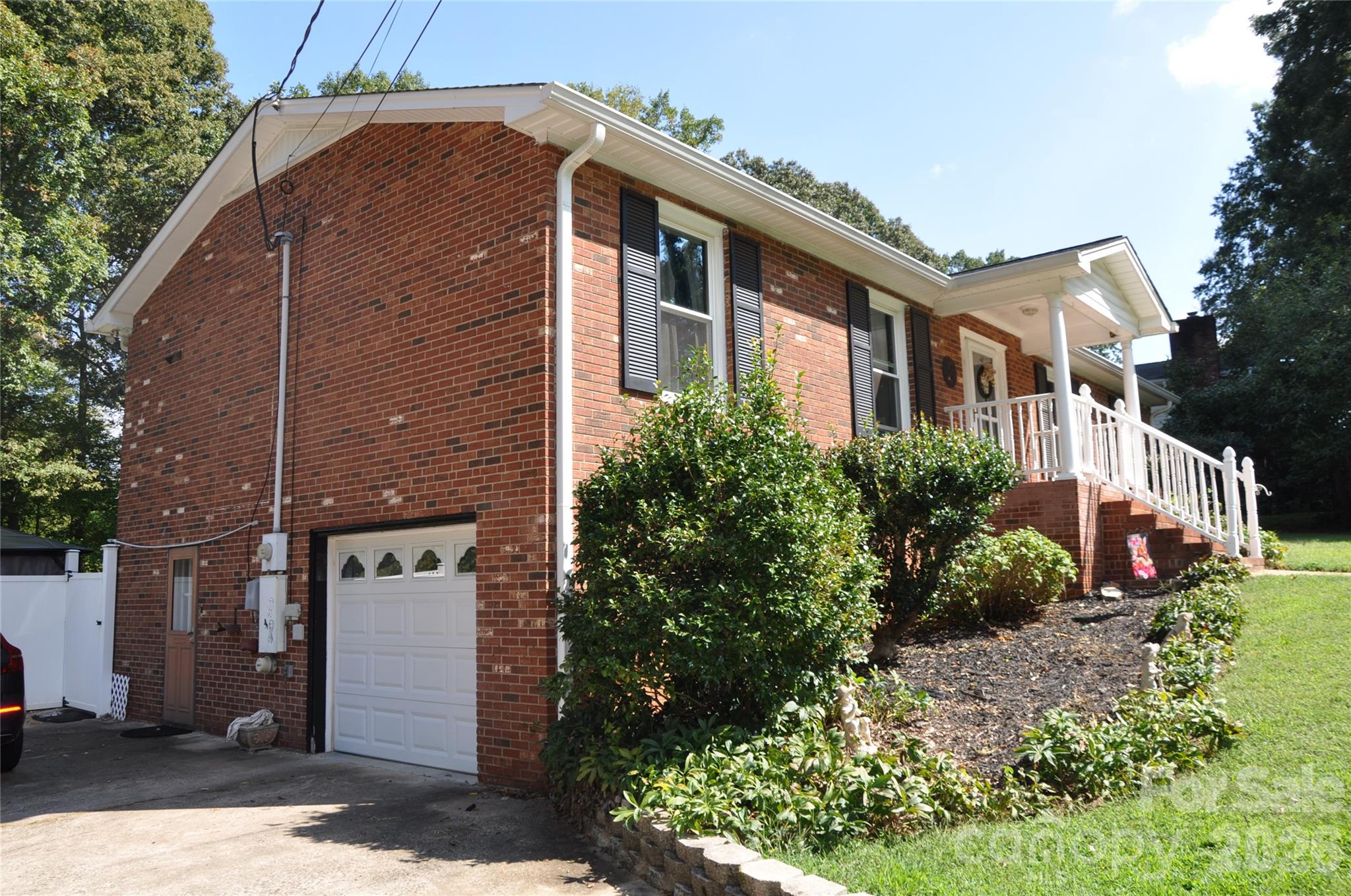 6045 Woodcove Drive Property Photo 2