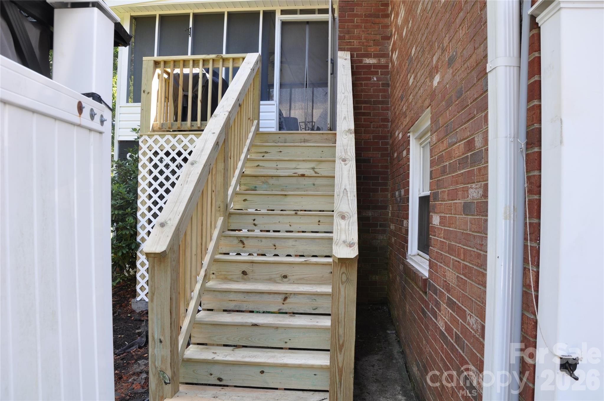6045 Woodcove Drive Property Photo 4