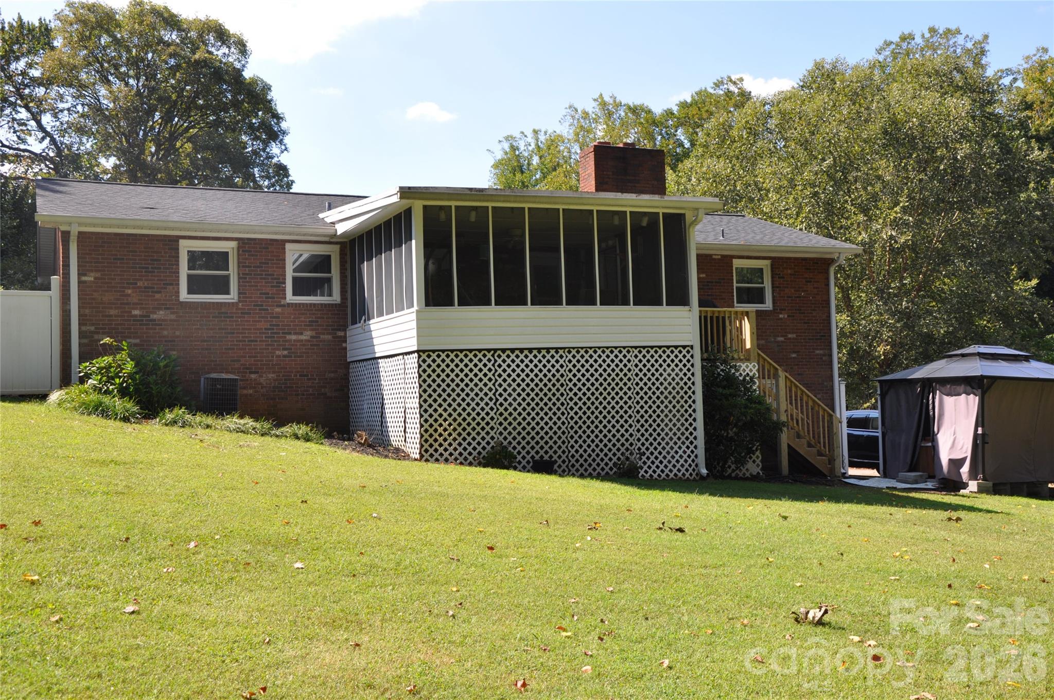6045 Woodcove Drive Property Photo 6