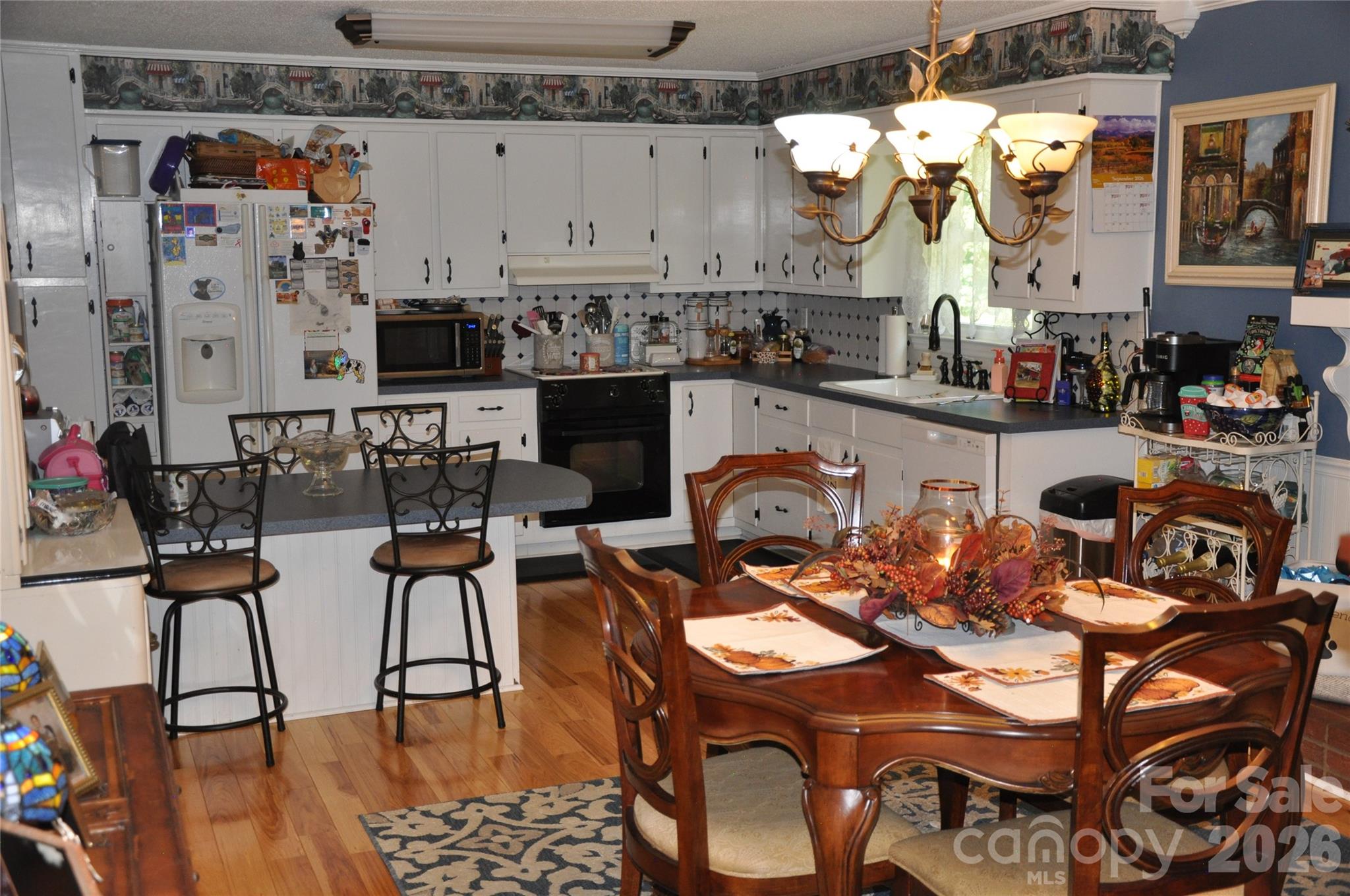 6045 Woodcove Drive Property Photo 7