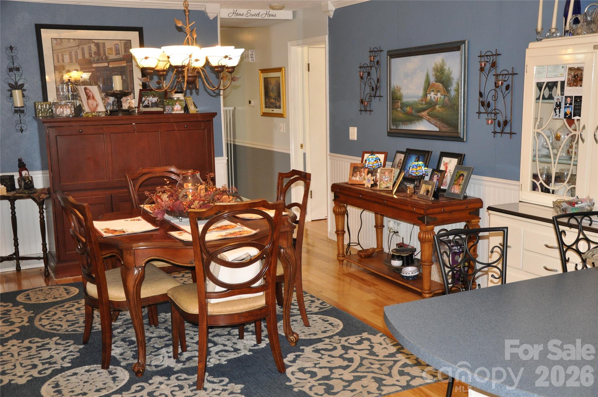 6045 Woodcove Drive Property Photo 10