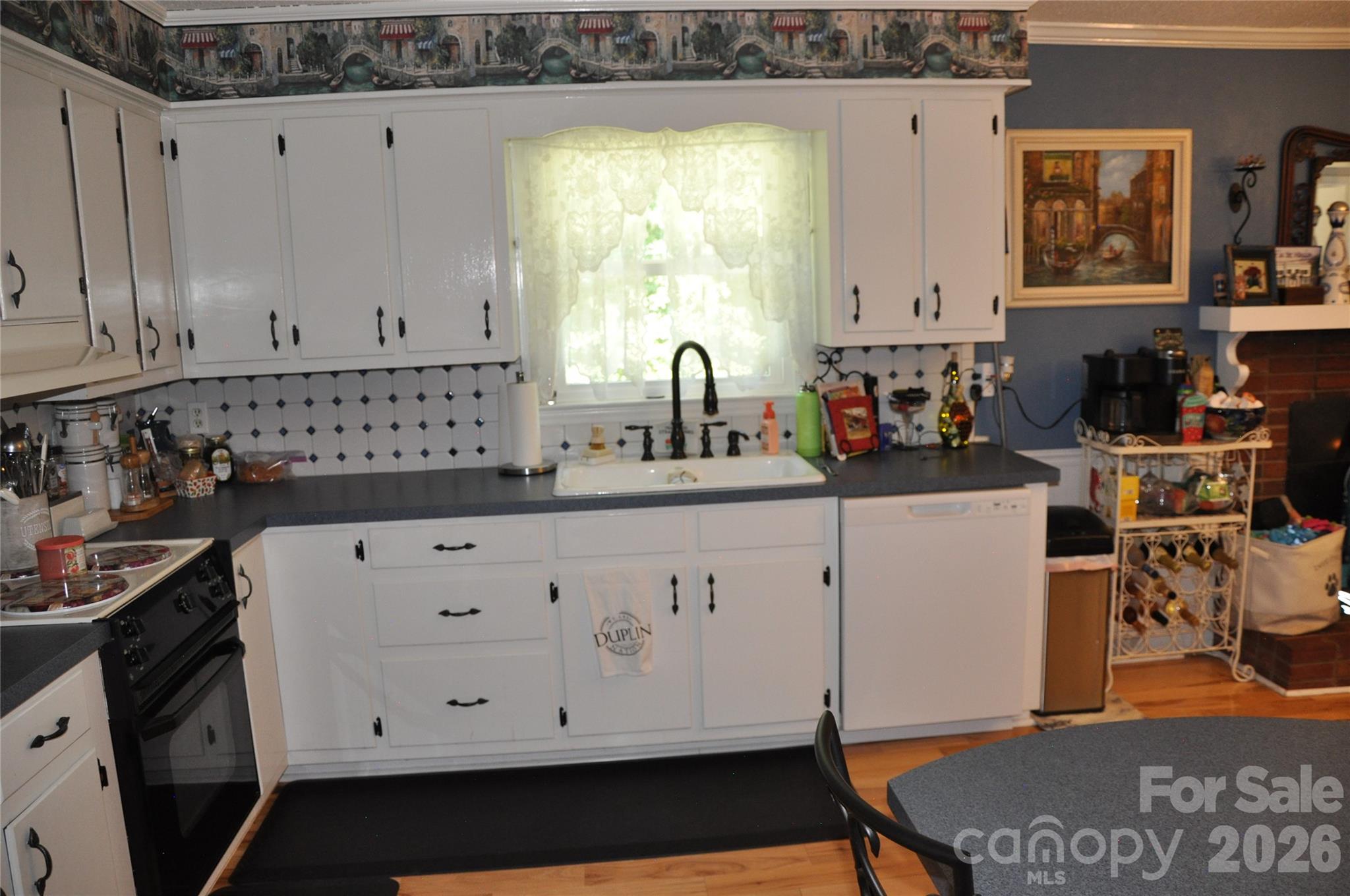 6045 Woodcove Drive Property Photo 11