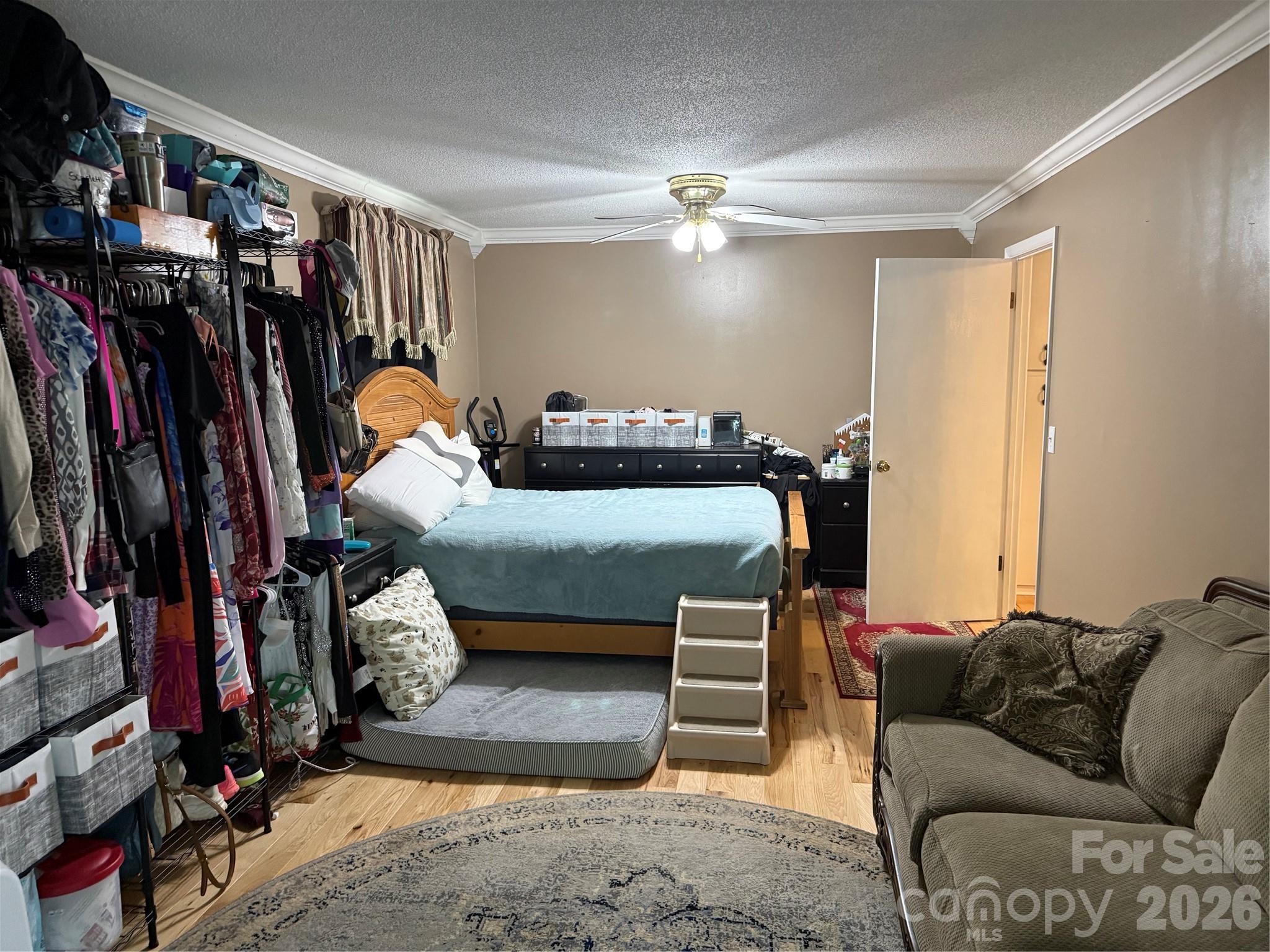 6045 Woodcove Drive Property Photo 13