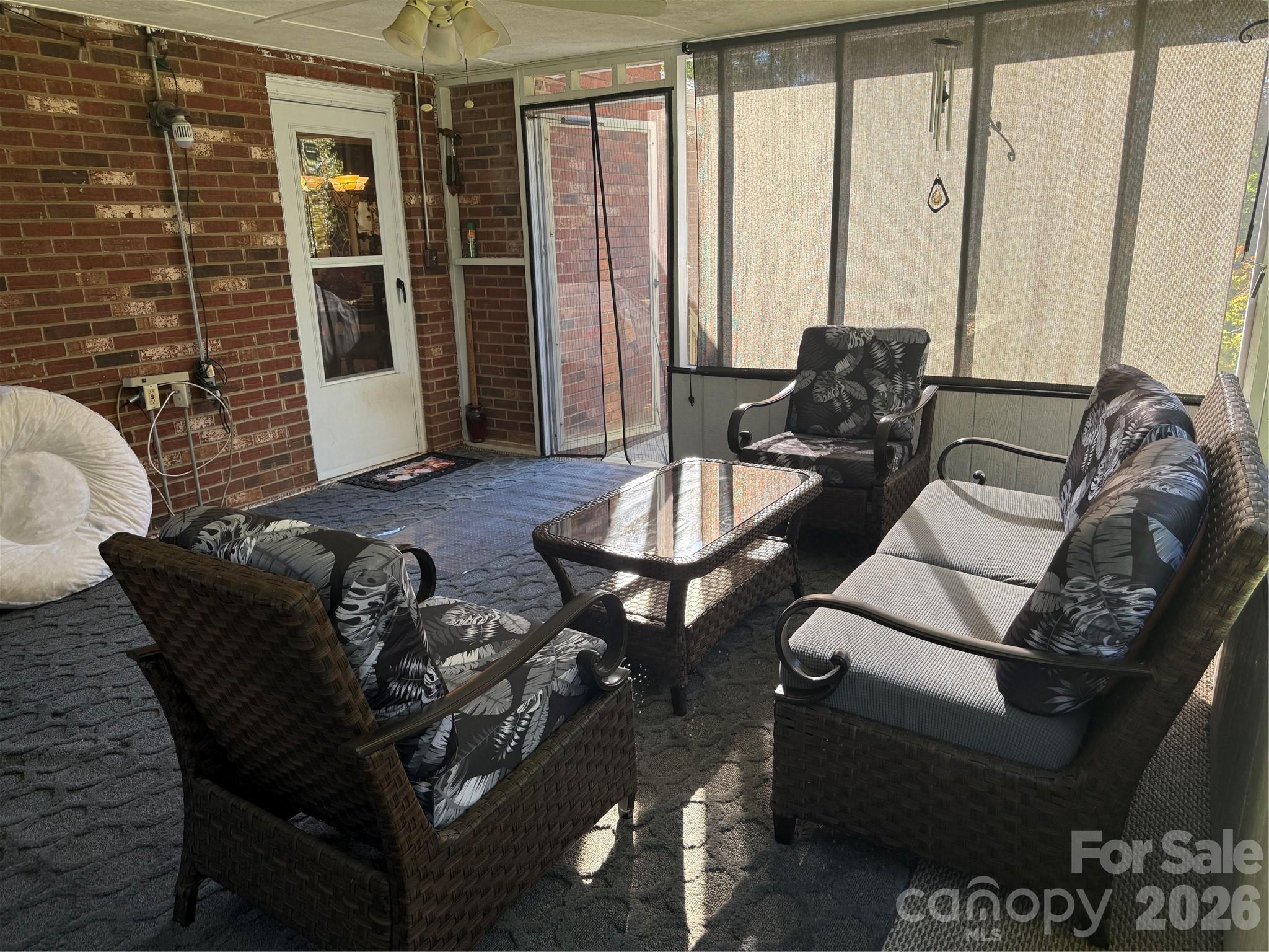 6045 Woodcove Drive Property Photo 14