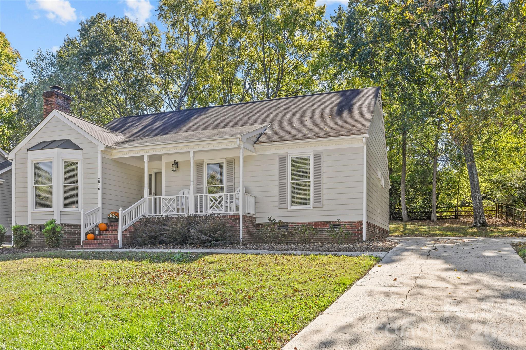 2916 Winghaven Lane Property Photo 2