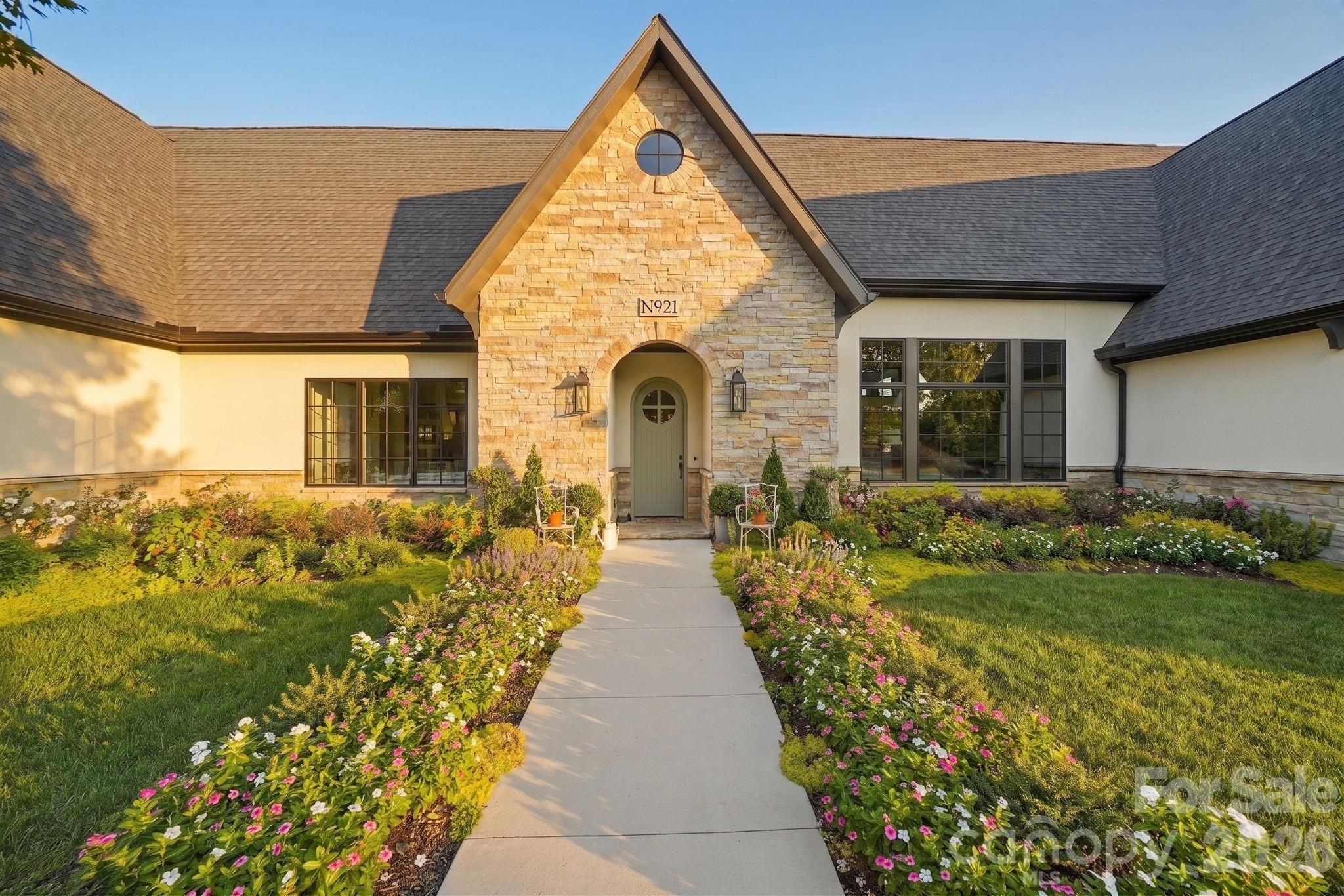 21 Evian Court Property Photo 2