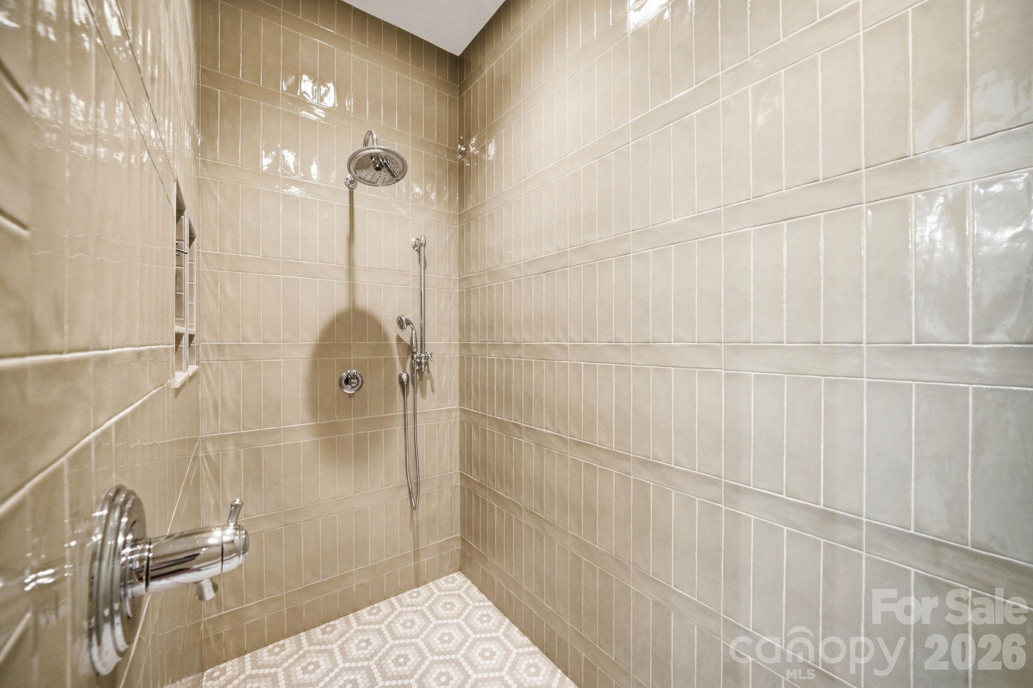 21 Evian Court Property Photo 32