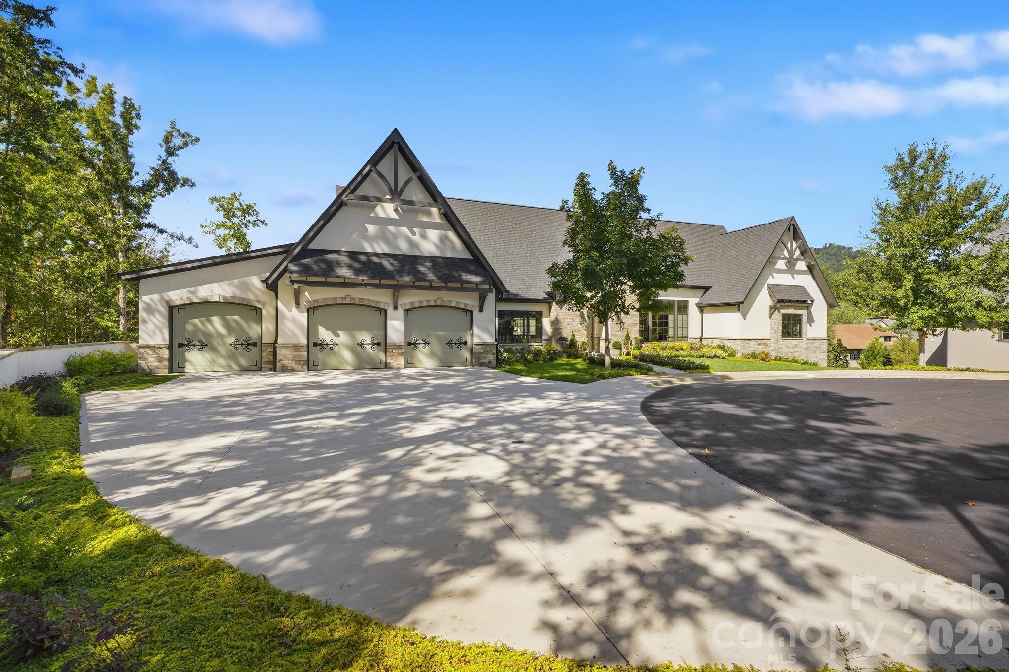21 Evian Court Property Photo 46