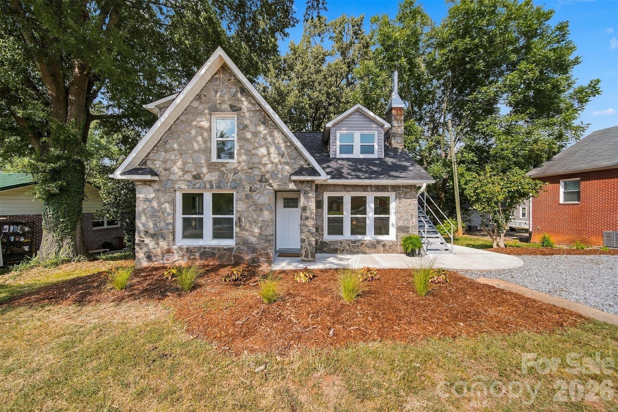 436 N Green Street Property Photo 1