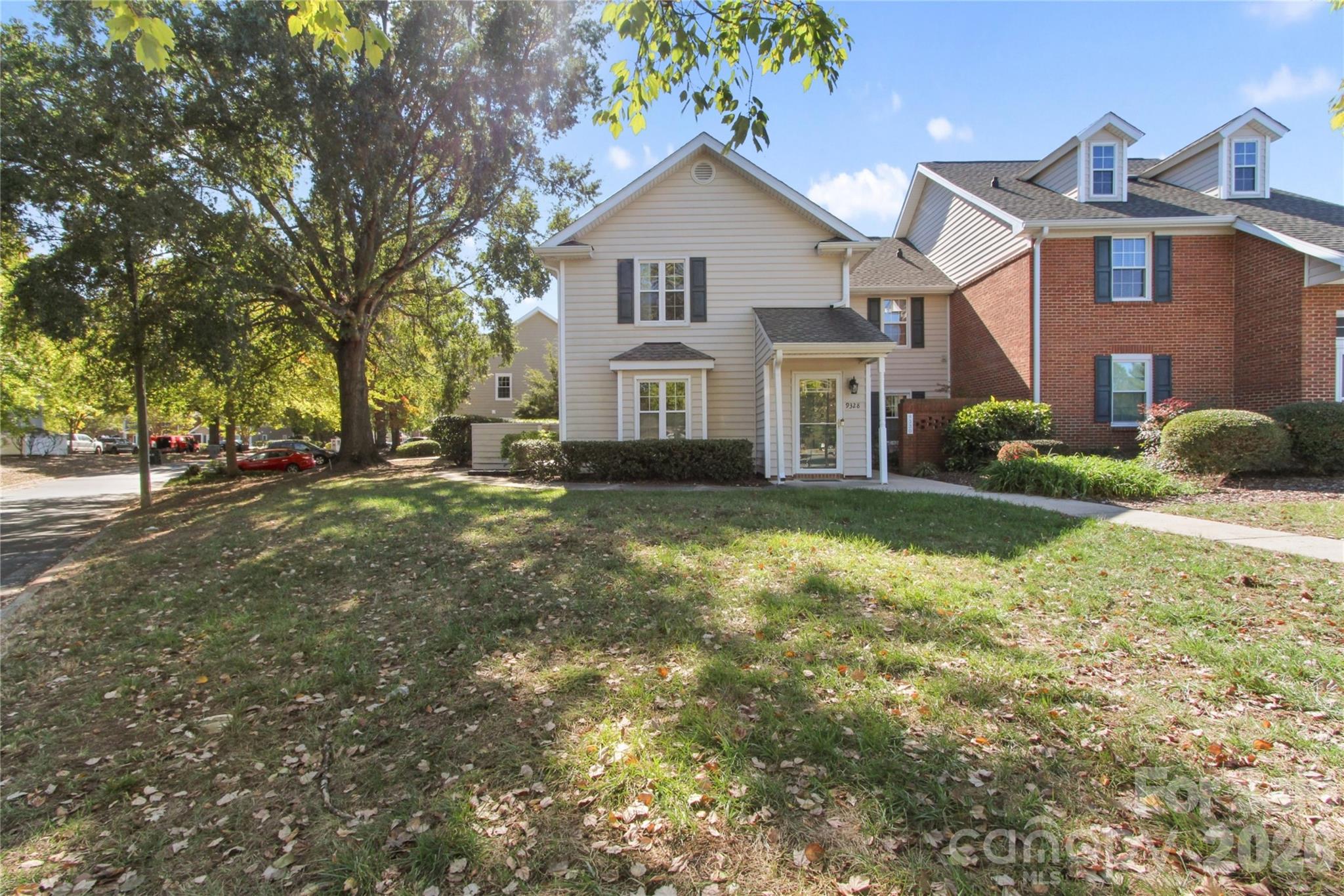 9328 S Vicksburg Park Court Property Photo 1