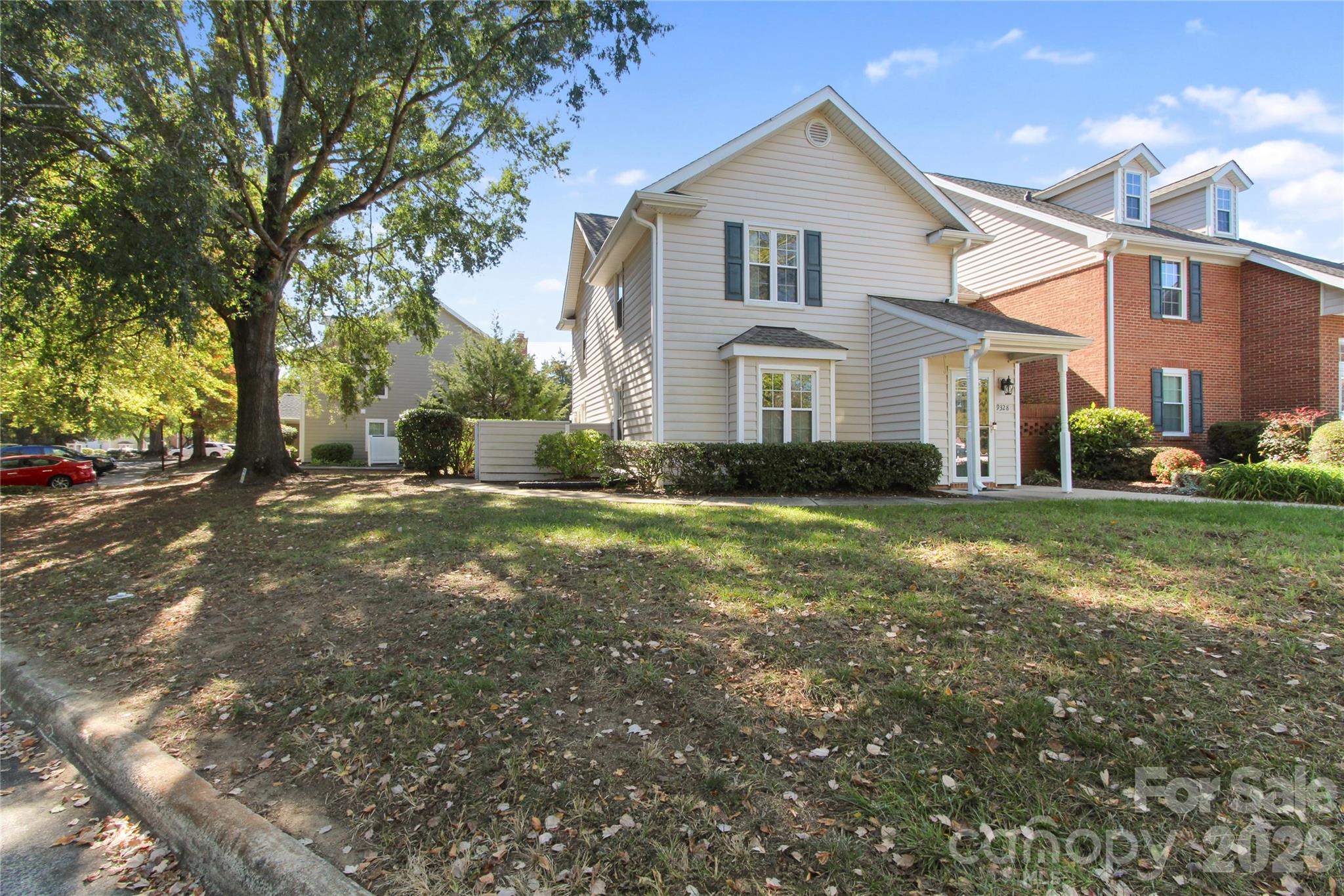 9328 S Vicksburg Park Court Property Photo 2
