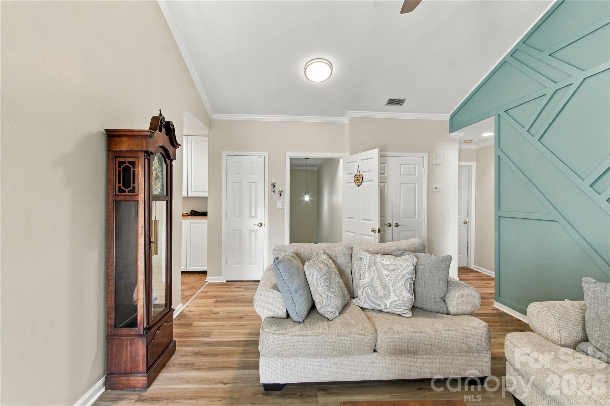 9328 S Vicksburg Park Court Property Photo 8