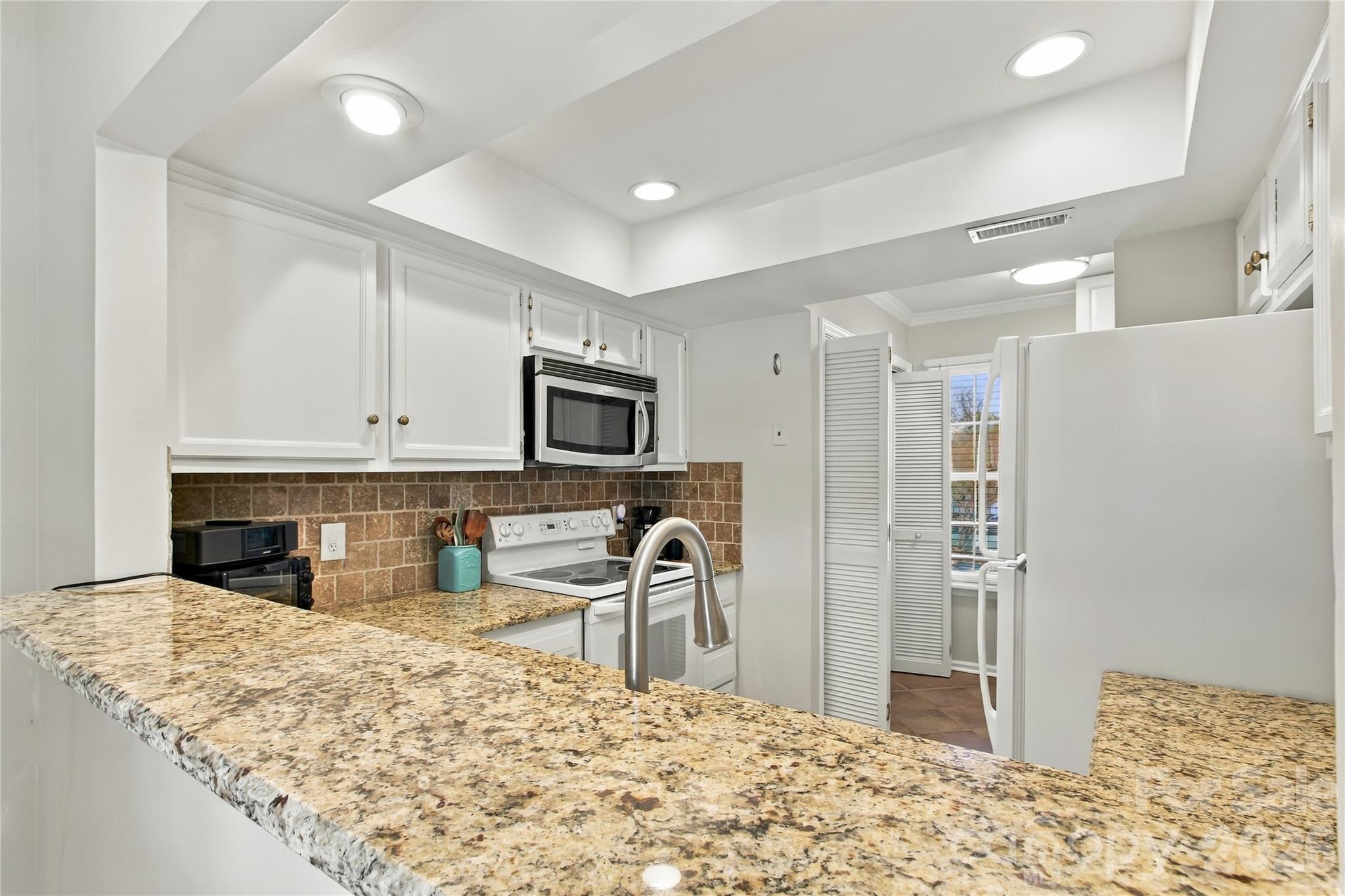 9328 S Vicksburg Park Court Property Photo 11