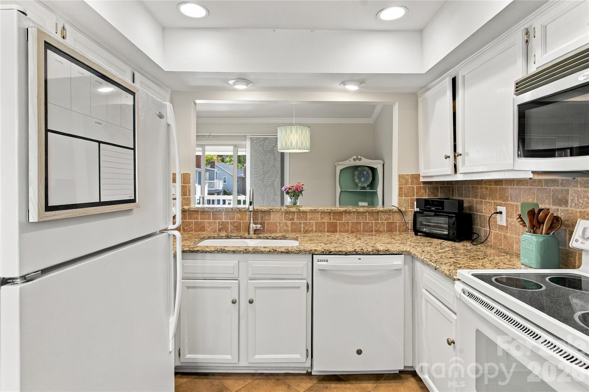 9328 S Vicksburg Park Court Property Photo 12