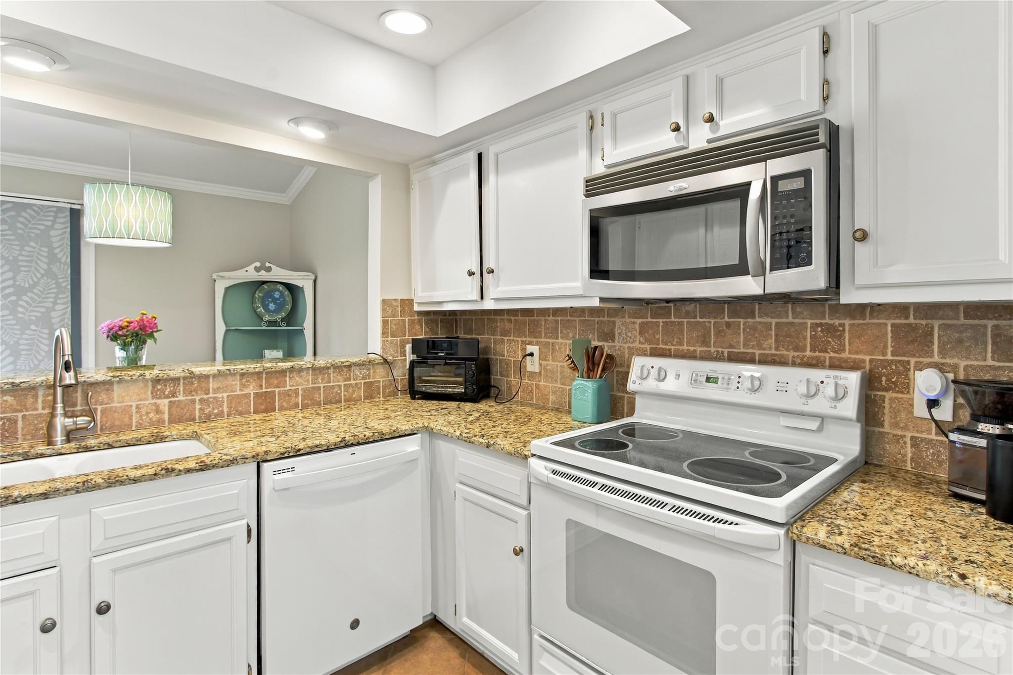 9328 S Vicksburg Park Court Property Photo 14