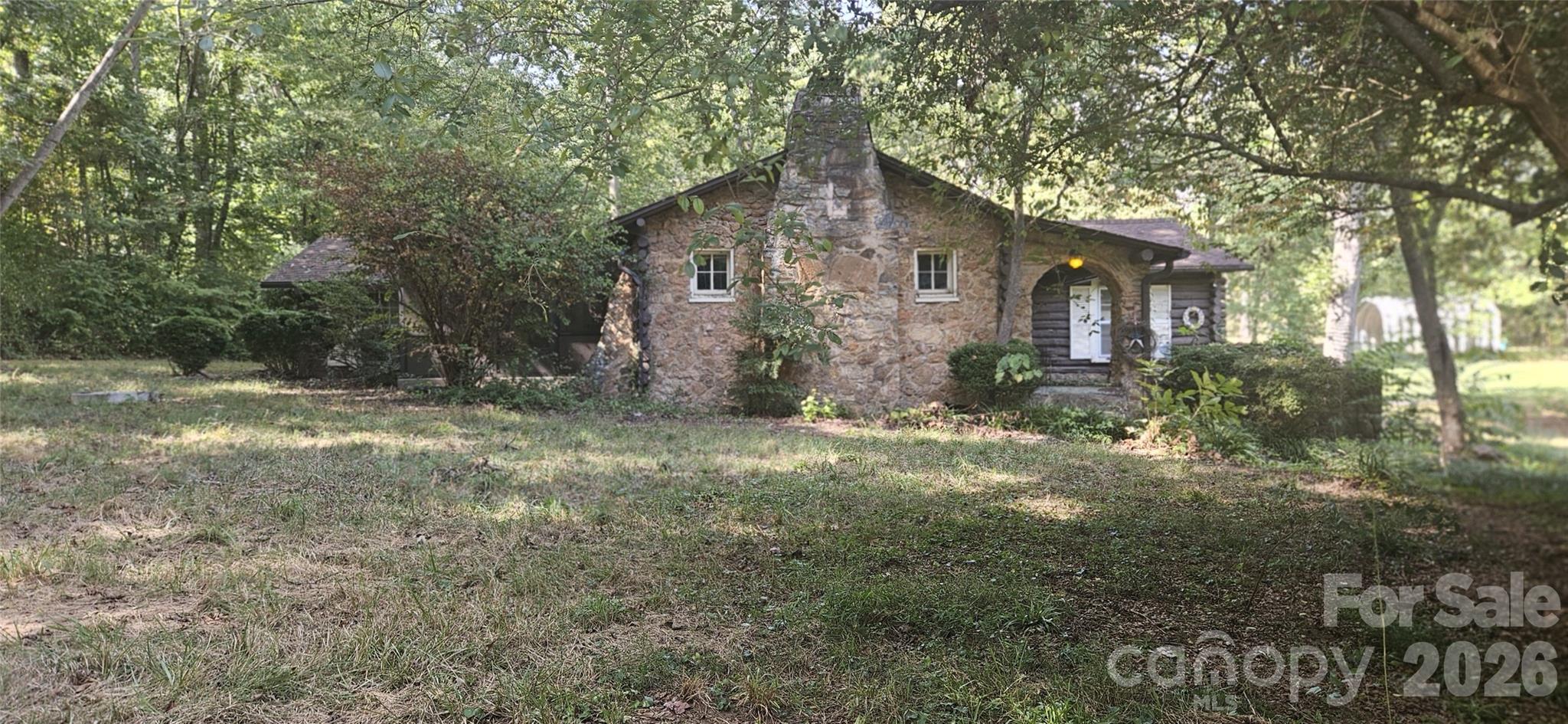 1944 E Maiden Road Property Photo 1
