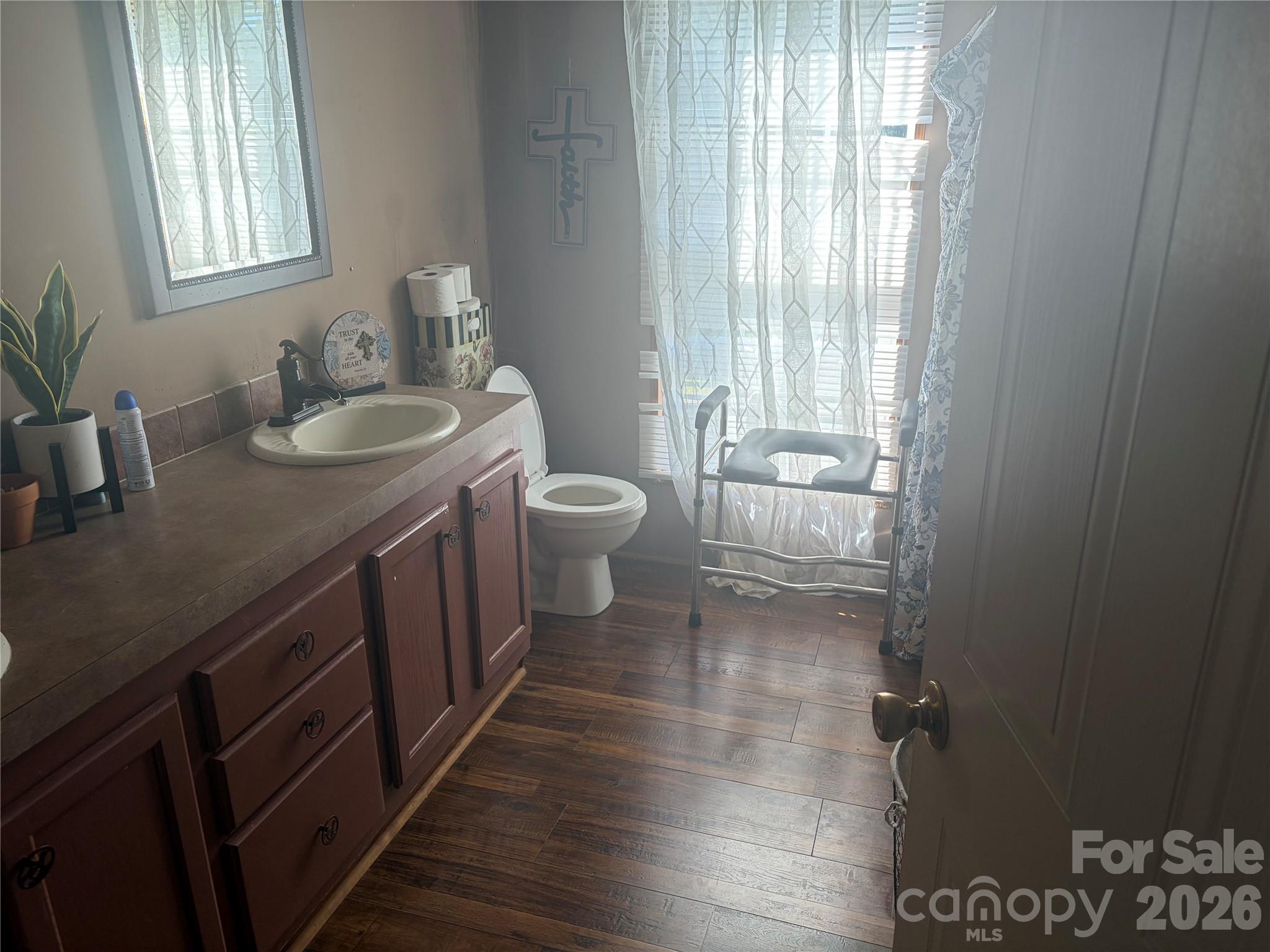 4009 Chestnut Woods Drive Property Photo 3