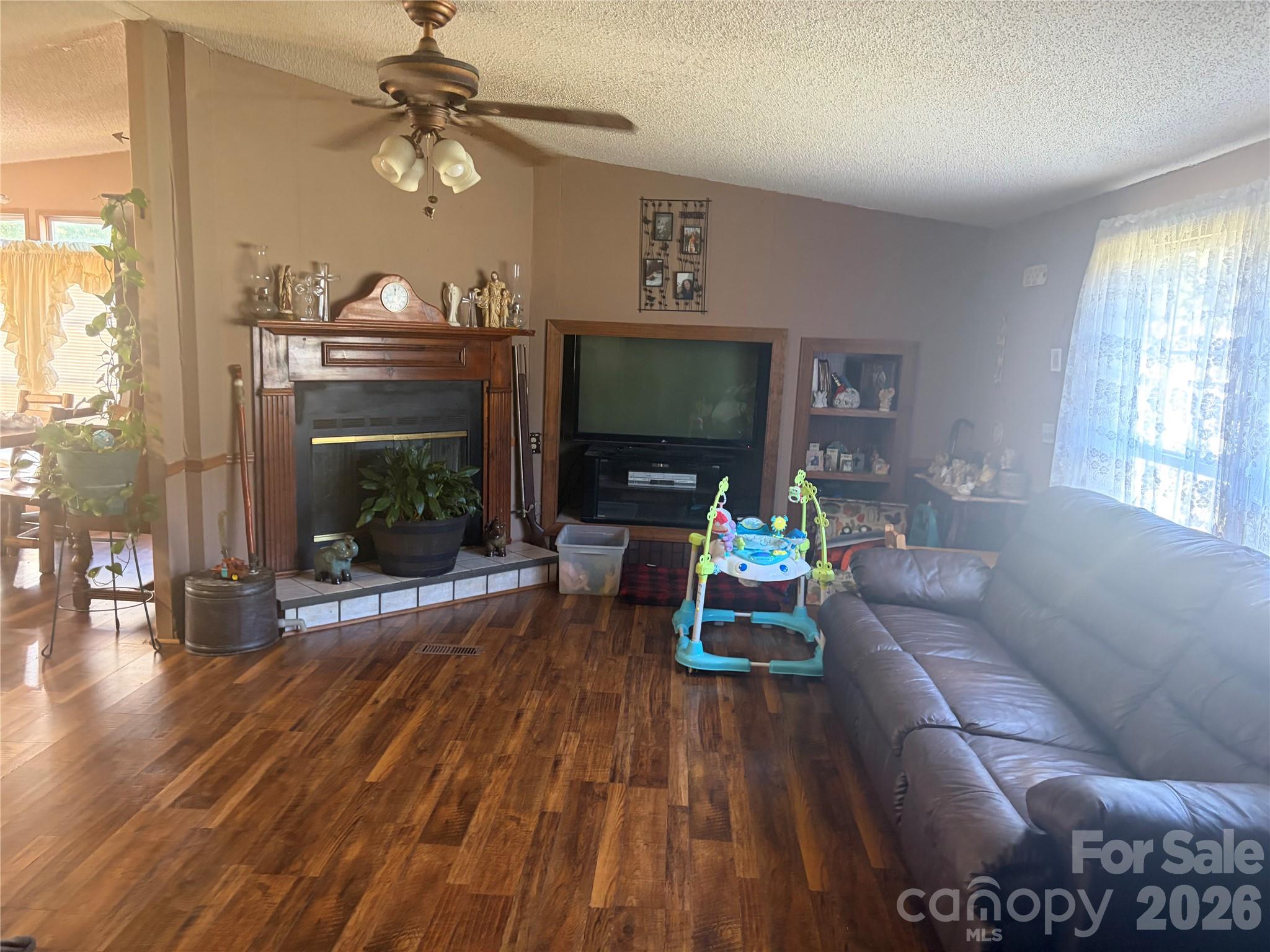 4009 Chestnut Woods Drive Property Photo 9