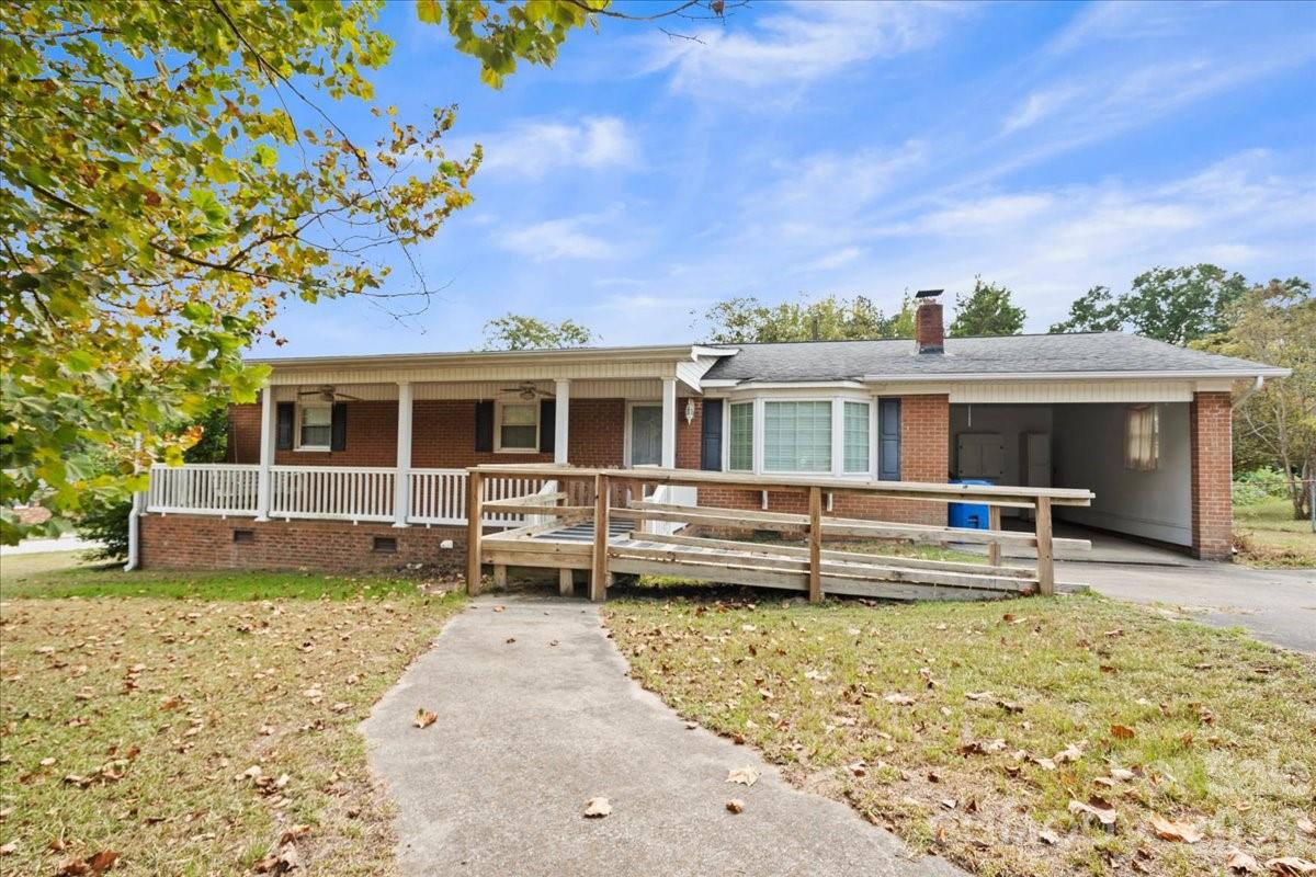 630 E Pigg Street Property Photo 1