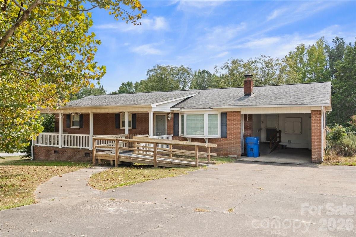 630 E Pigg Street Property Photo 4