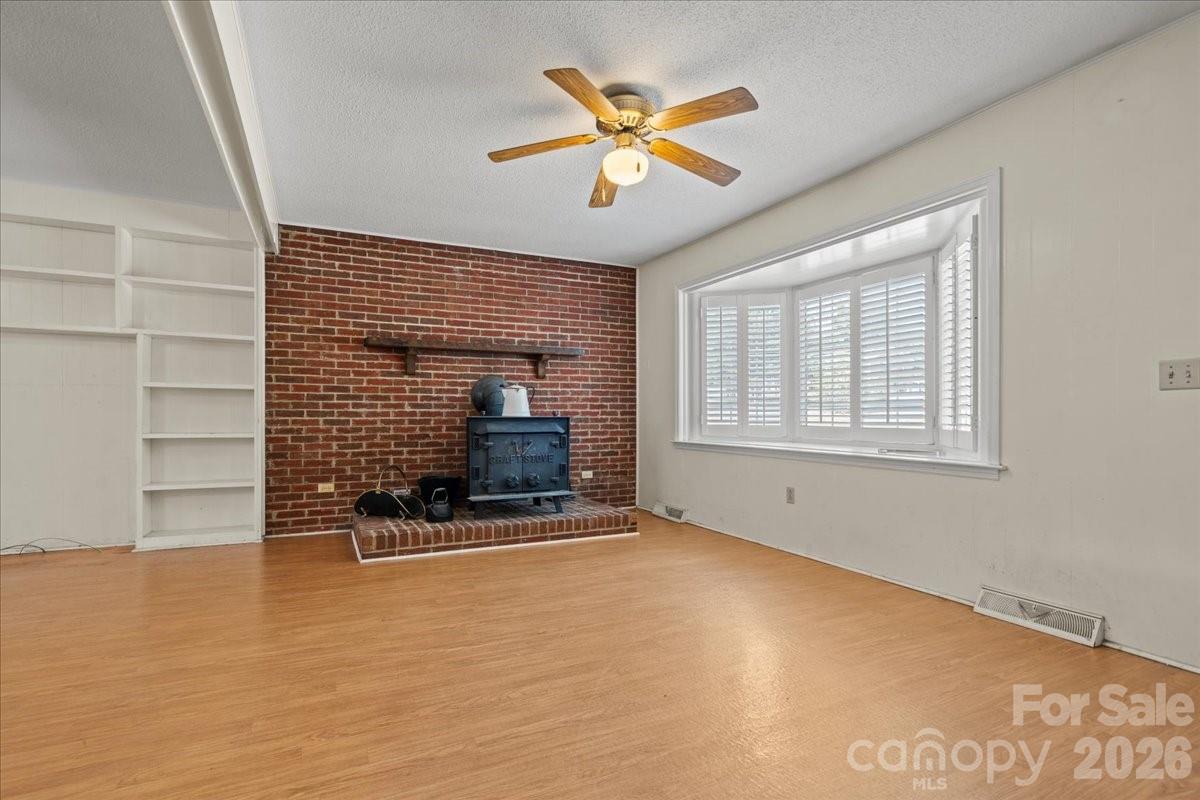 630 E Pigg Street Property Photo 8