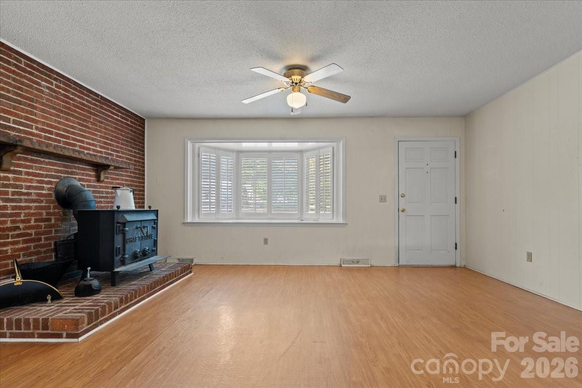 630 E Pigg Street Property Photo 9