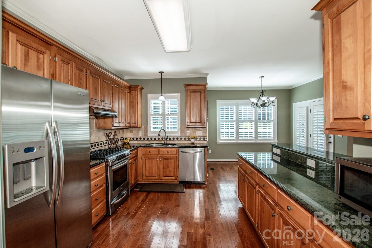 16908 Hampton Crossing Drive Property Photo 7