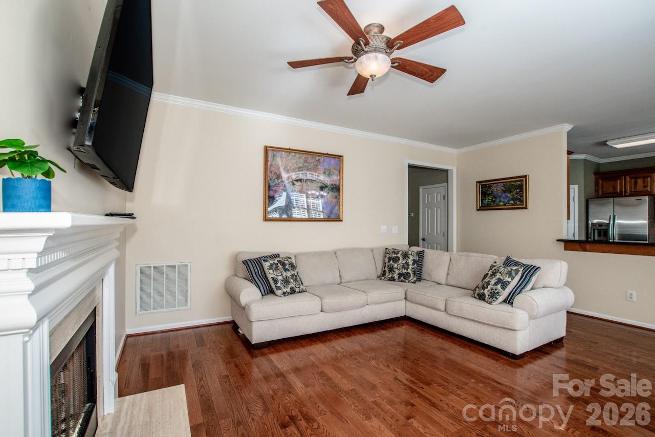 16908 Hampton Crossing Drive Property Photo 9