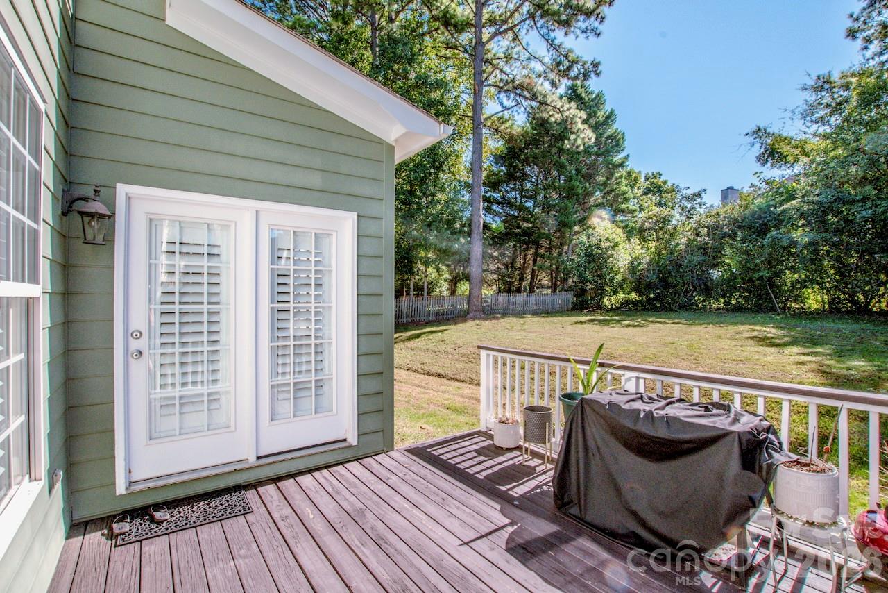 16908 Hampton Crossing Drive Property Photo 29