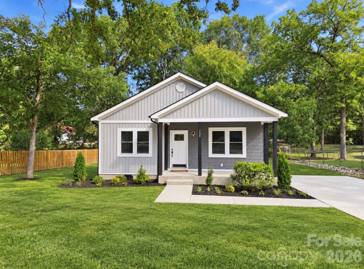 309 College Street Property Photo 1