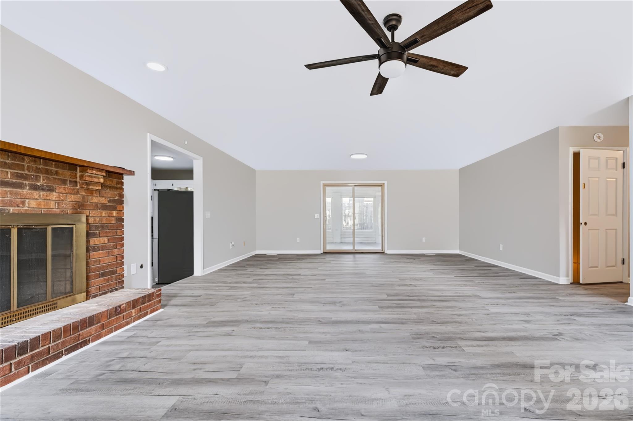 2537 Brentwood Circle Property Photo 6