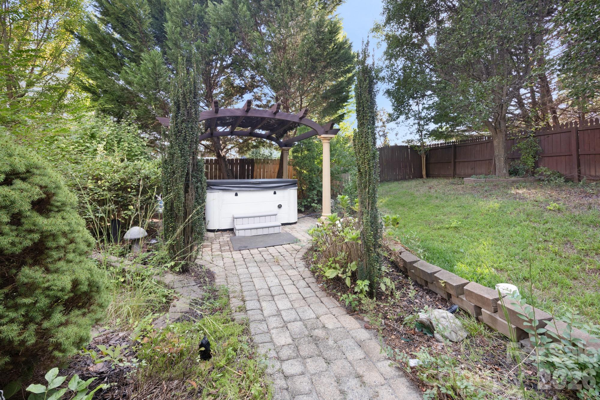 11623 Fox Hill Drive Property Photo 36