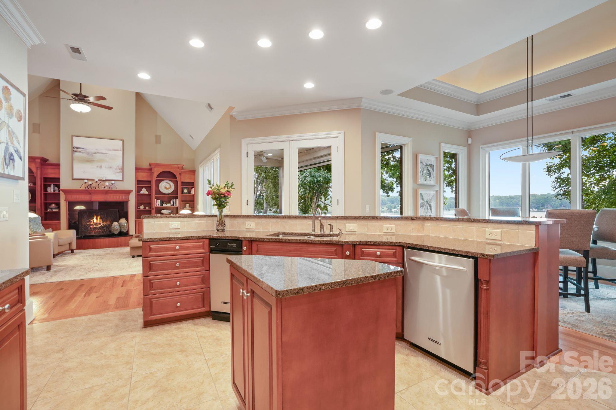 1348 Astoria Parkway Property Photo 6