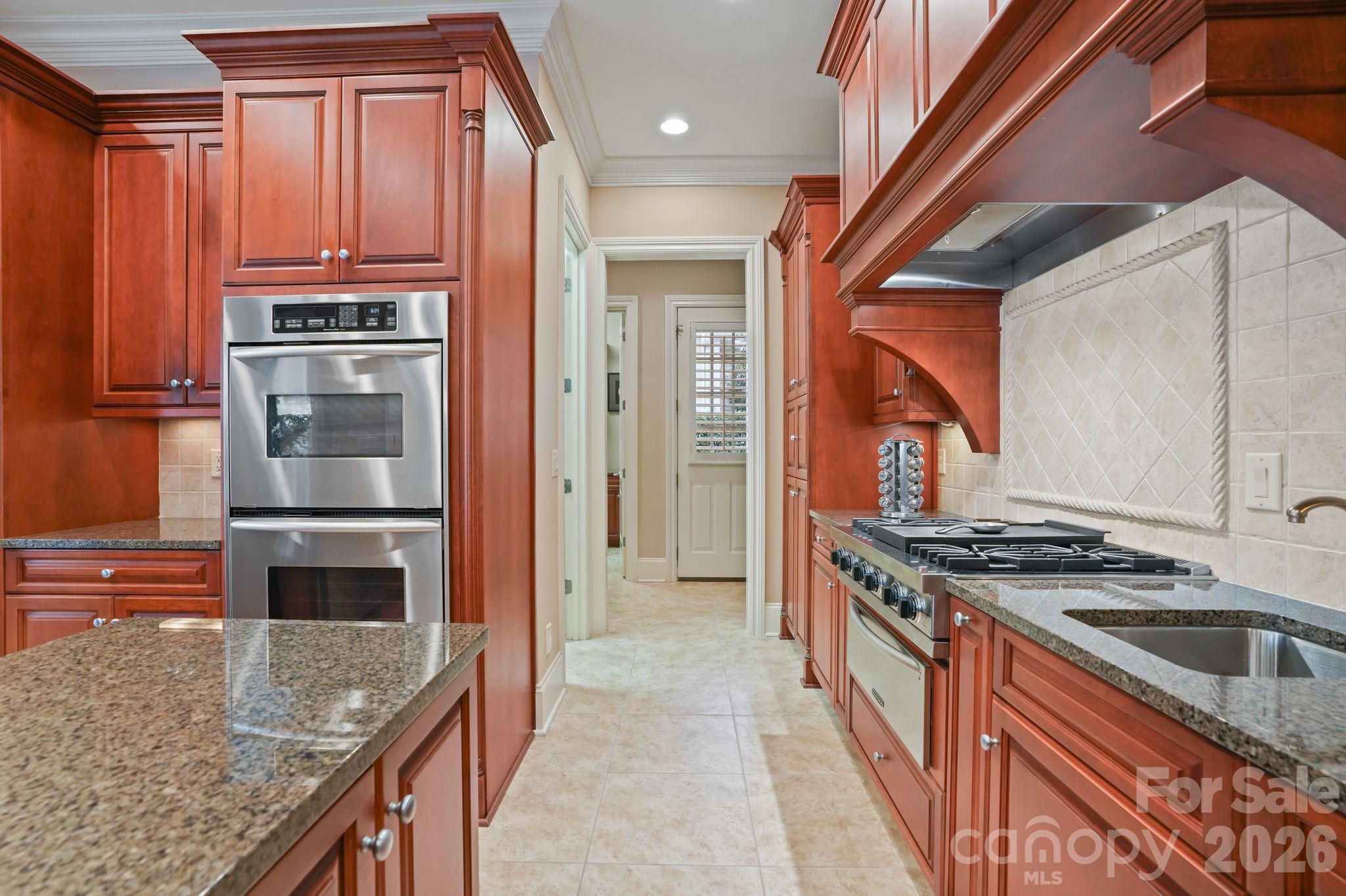 1348 Astoria Parkway Property Photo 8