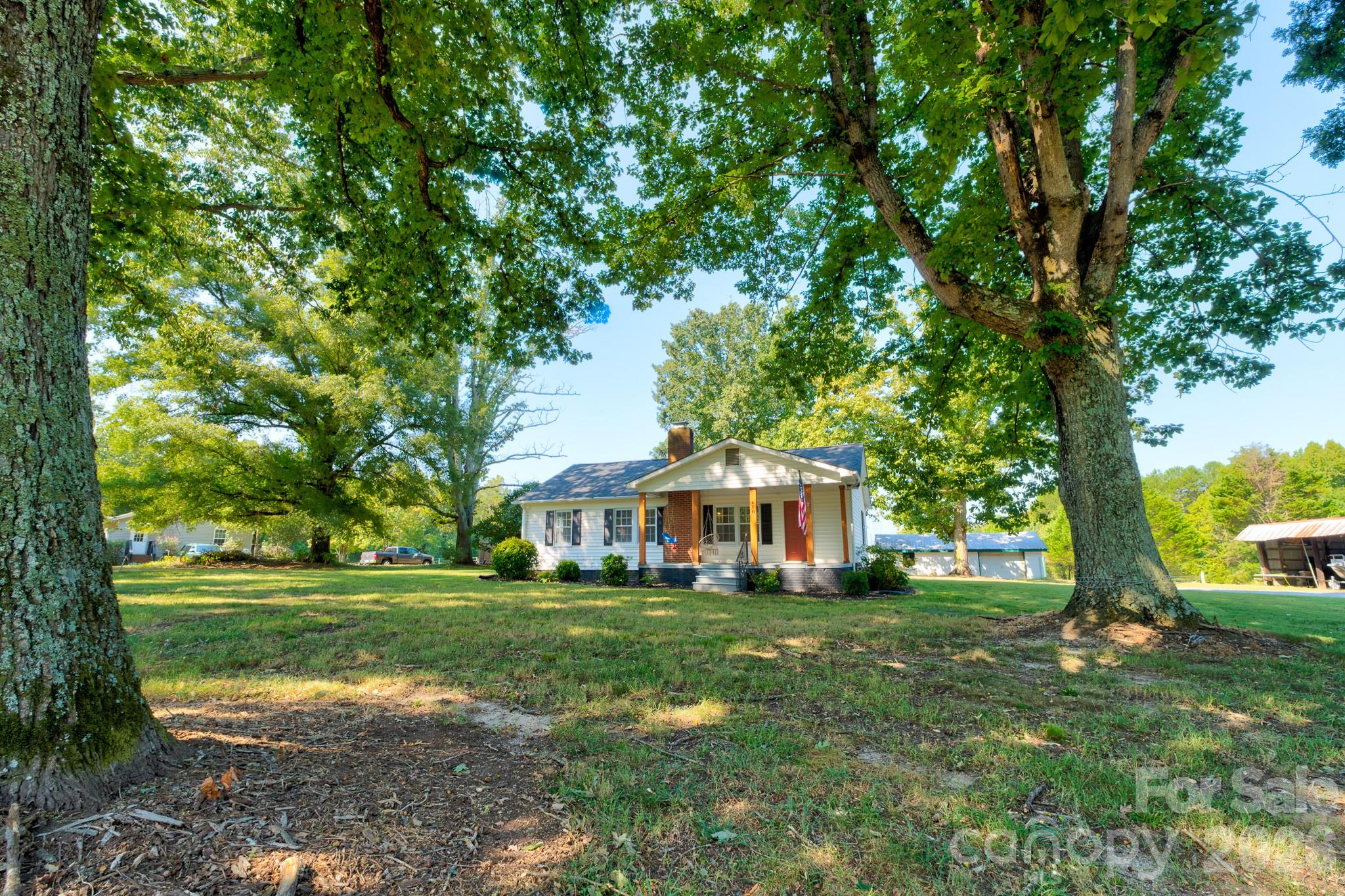 610 Helton Road Property Photo 2