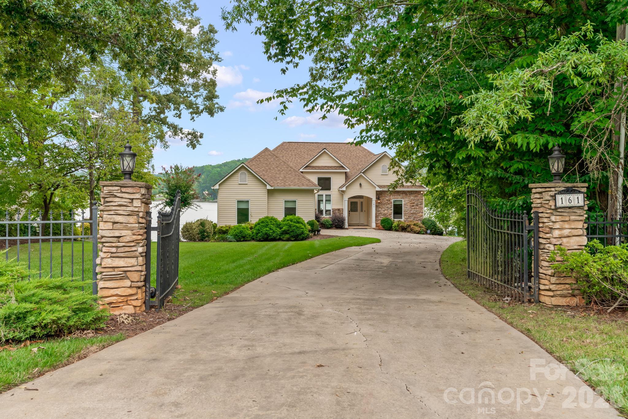 161 Abbotts Court Property Photo 2
