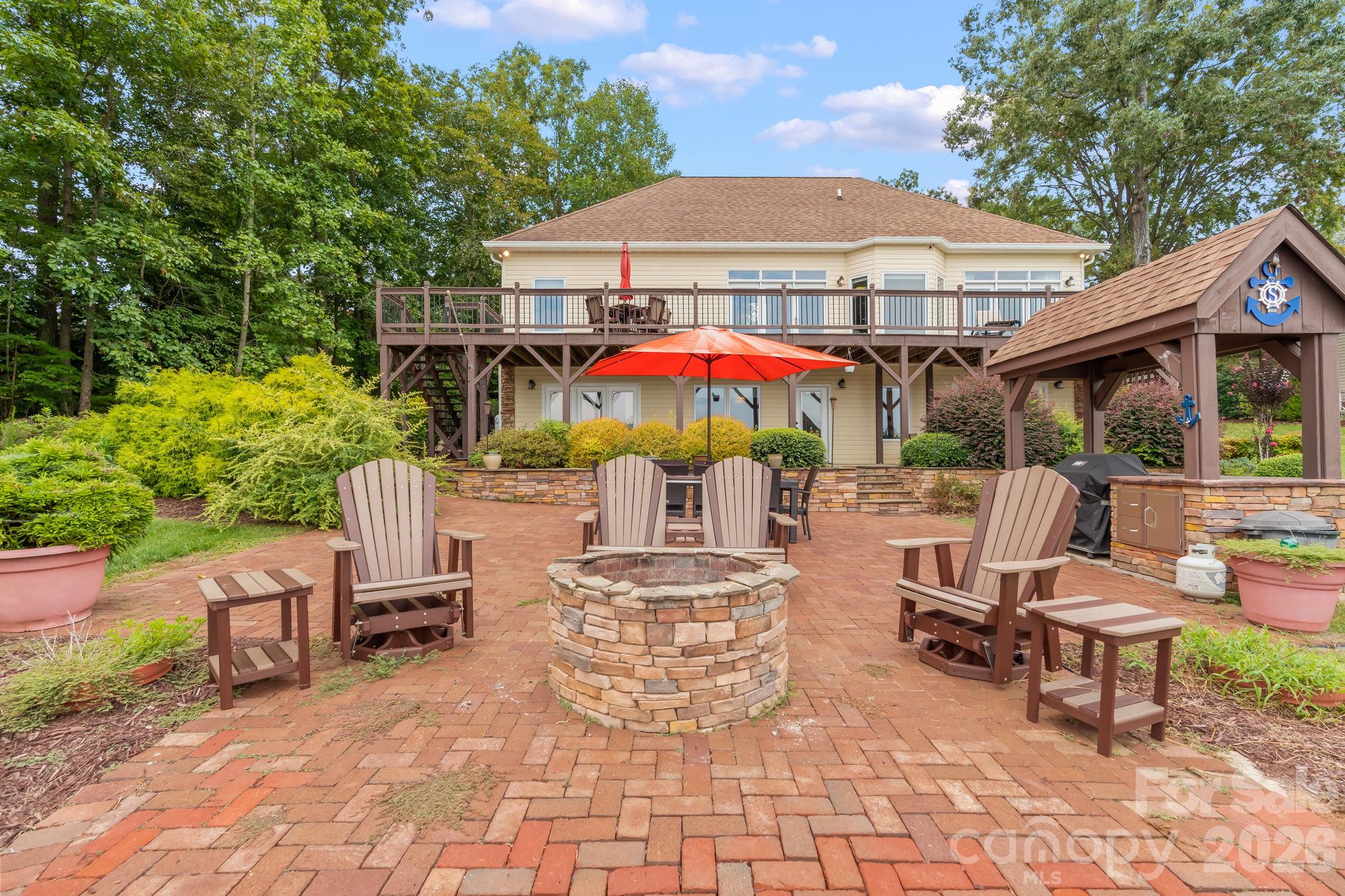 161 Abbotts Court Property Photo 34