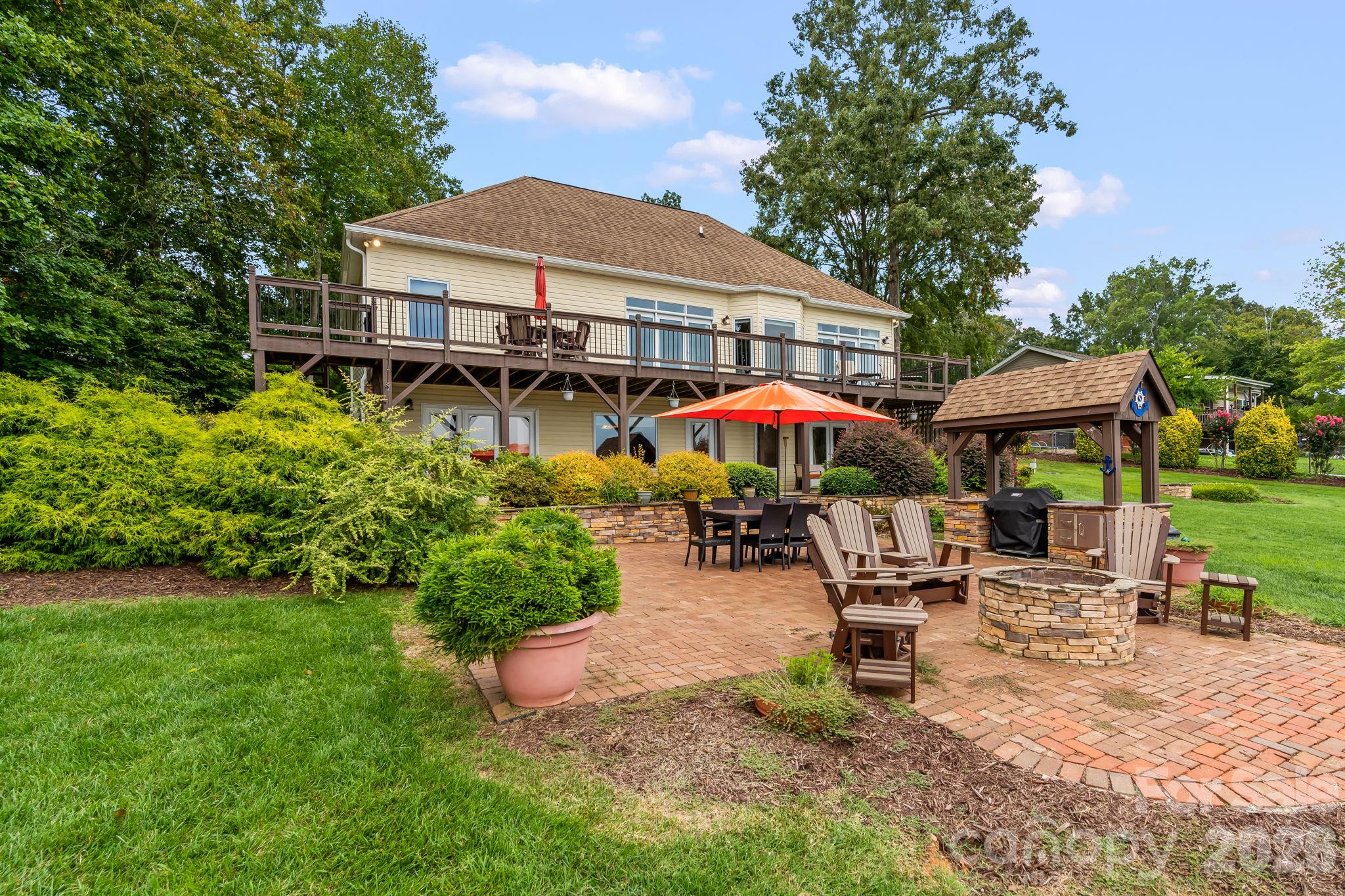 161 Abbotts Court Property Photo 35