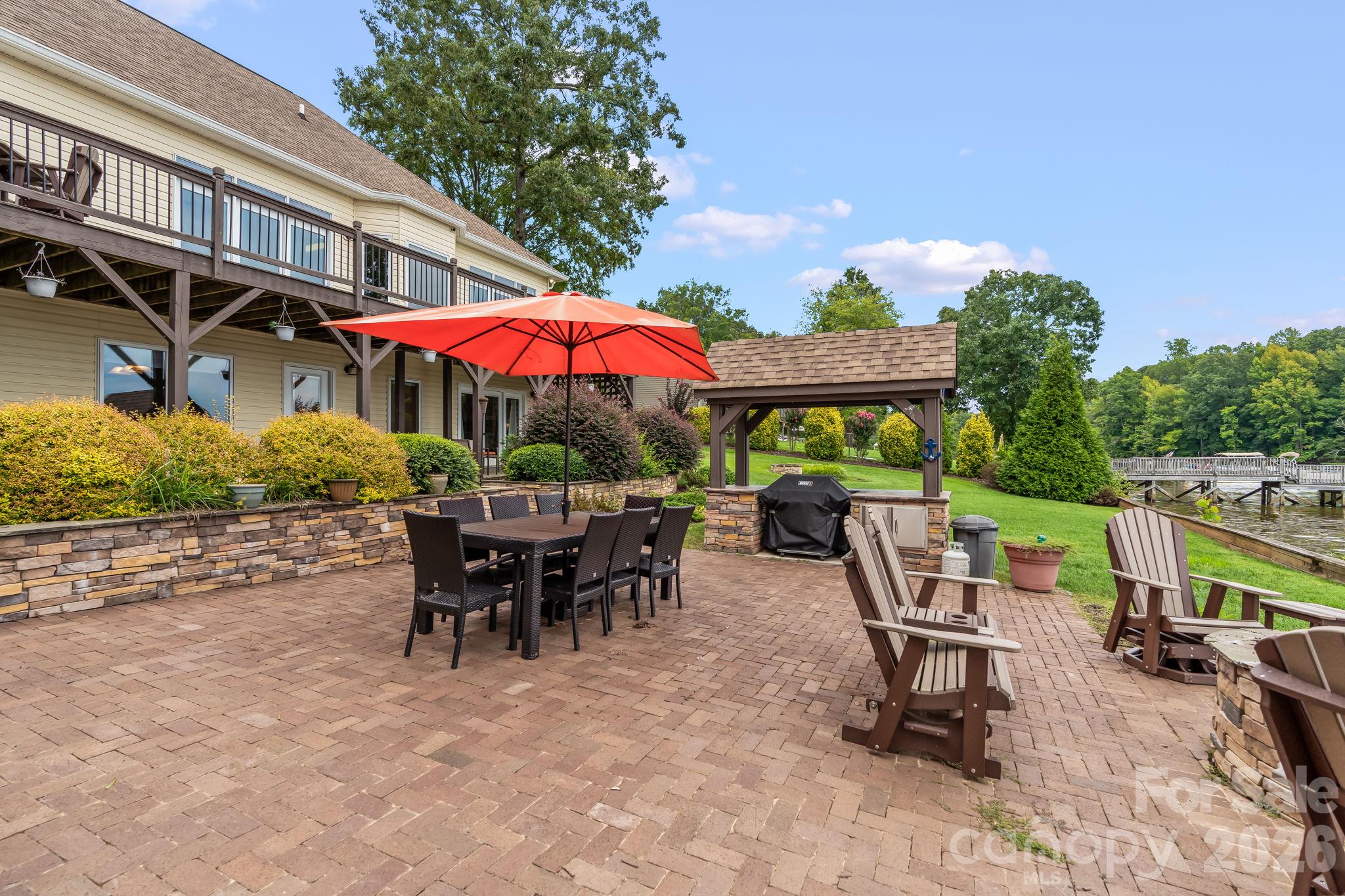 161 Abbotts Court Property Photo 43