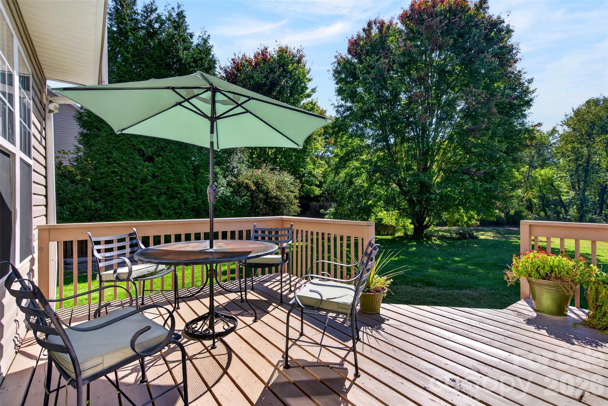 394 English Oak Road Property Photo 6