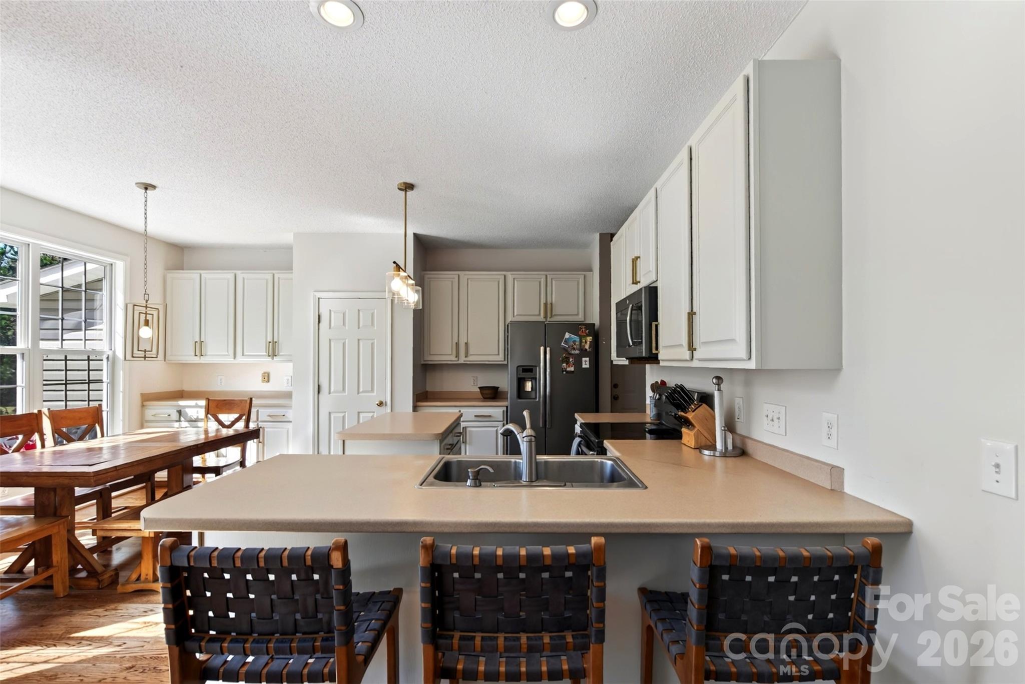 394 English Oak Road Property Photo 7