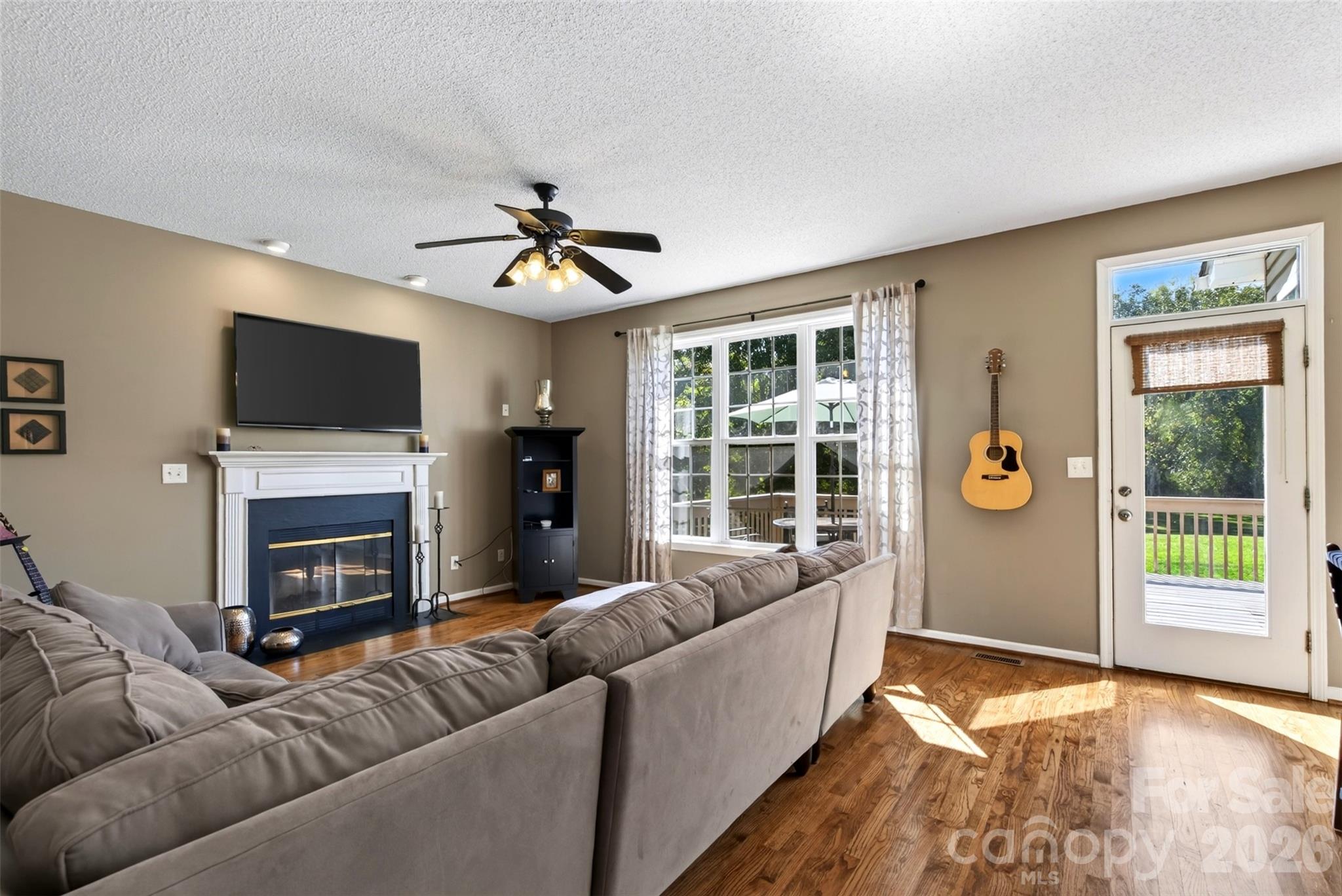 394 English Oak Road Property Photo 8
