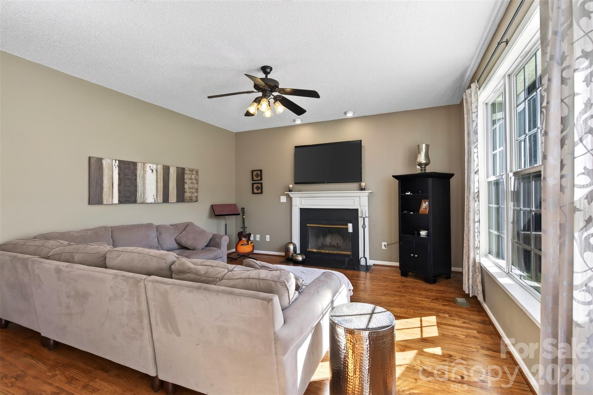 394 English Oak Road Property Photo 9