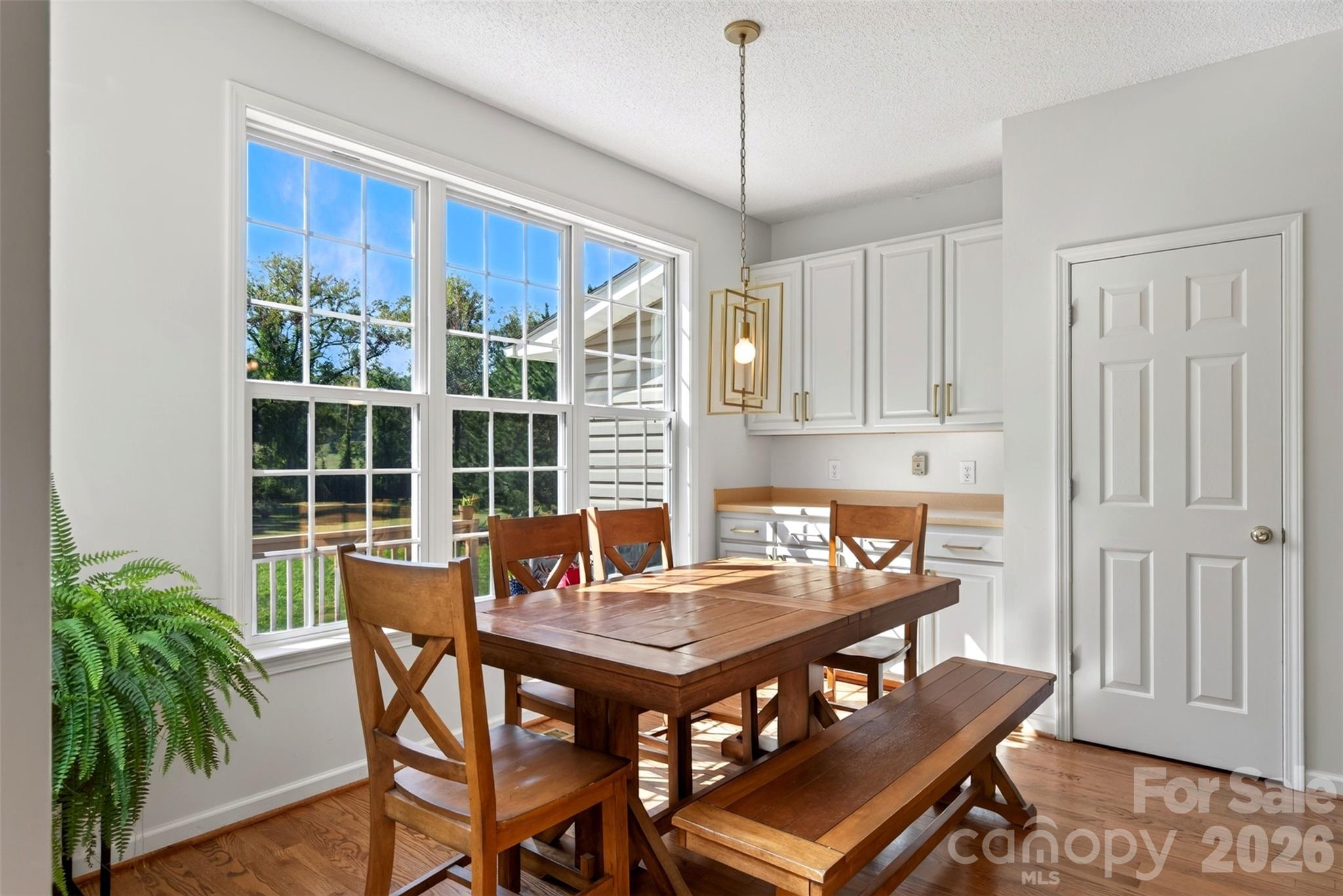 394 English Oak Road Property Photo 10