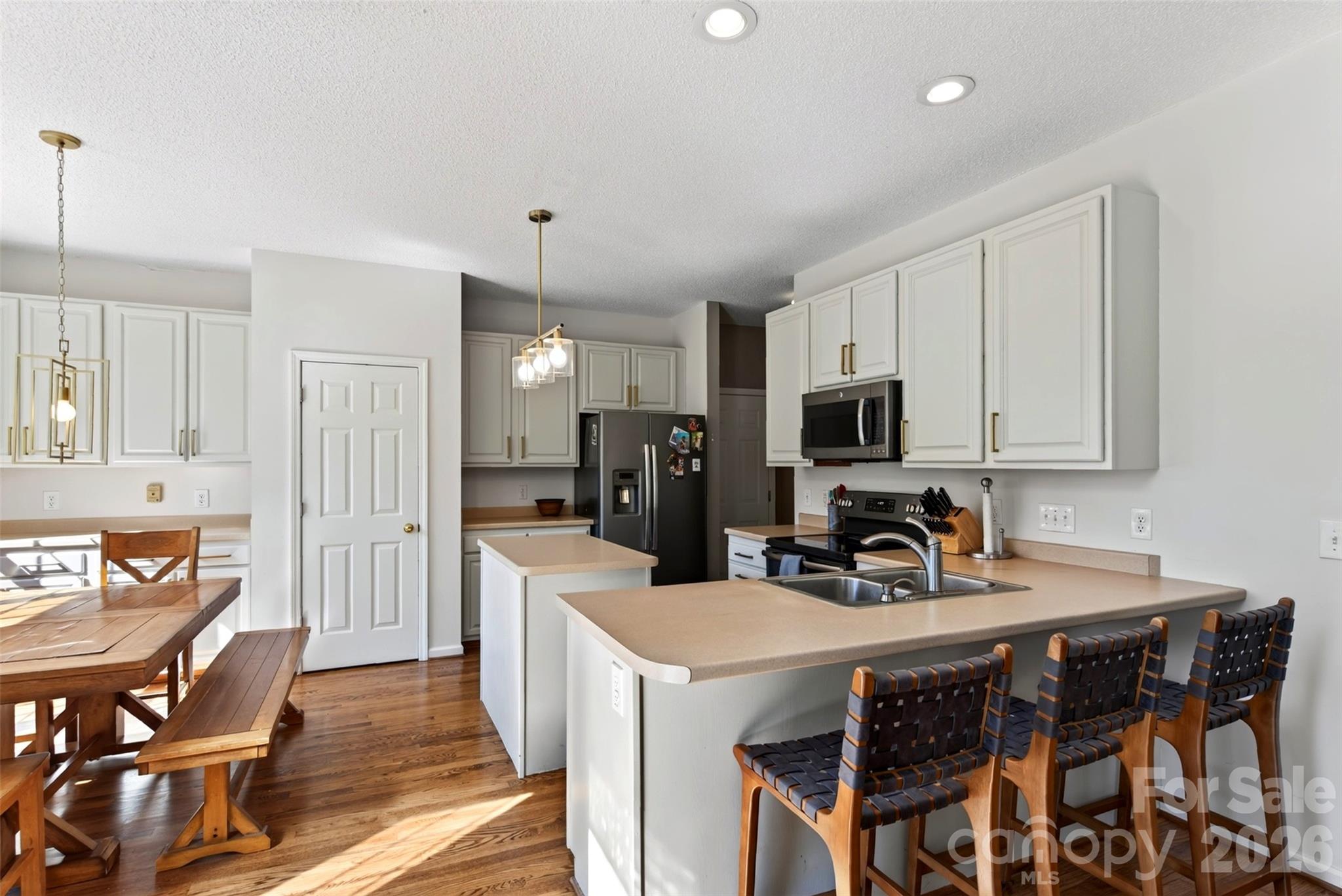 394 English Oak Road Property Photo 11