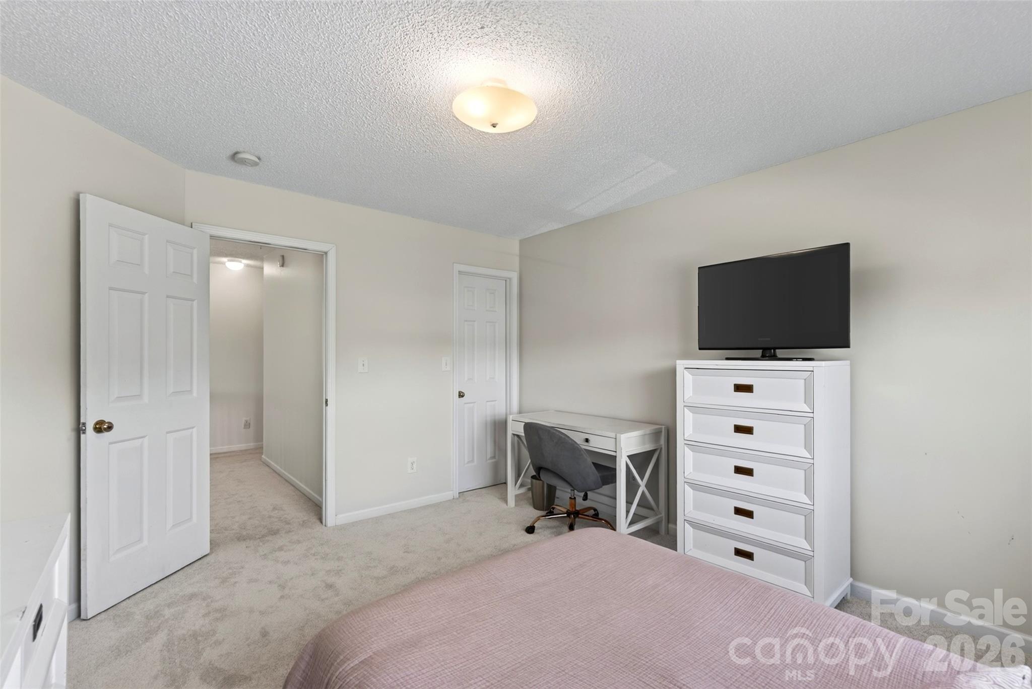 394 English Oak Road Property Photo 22