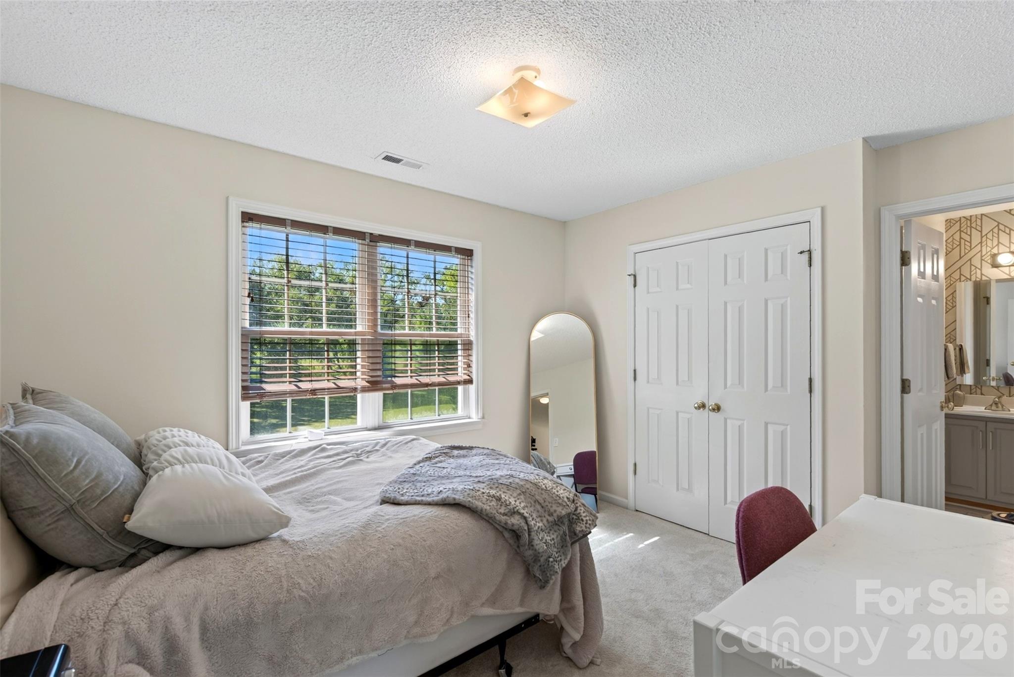 394 English Oak Road Property Photo 26