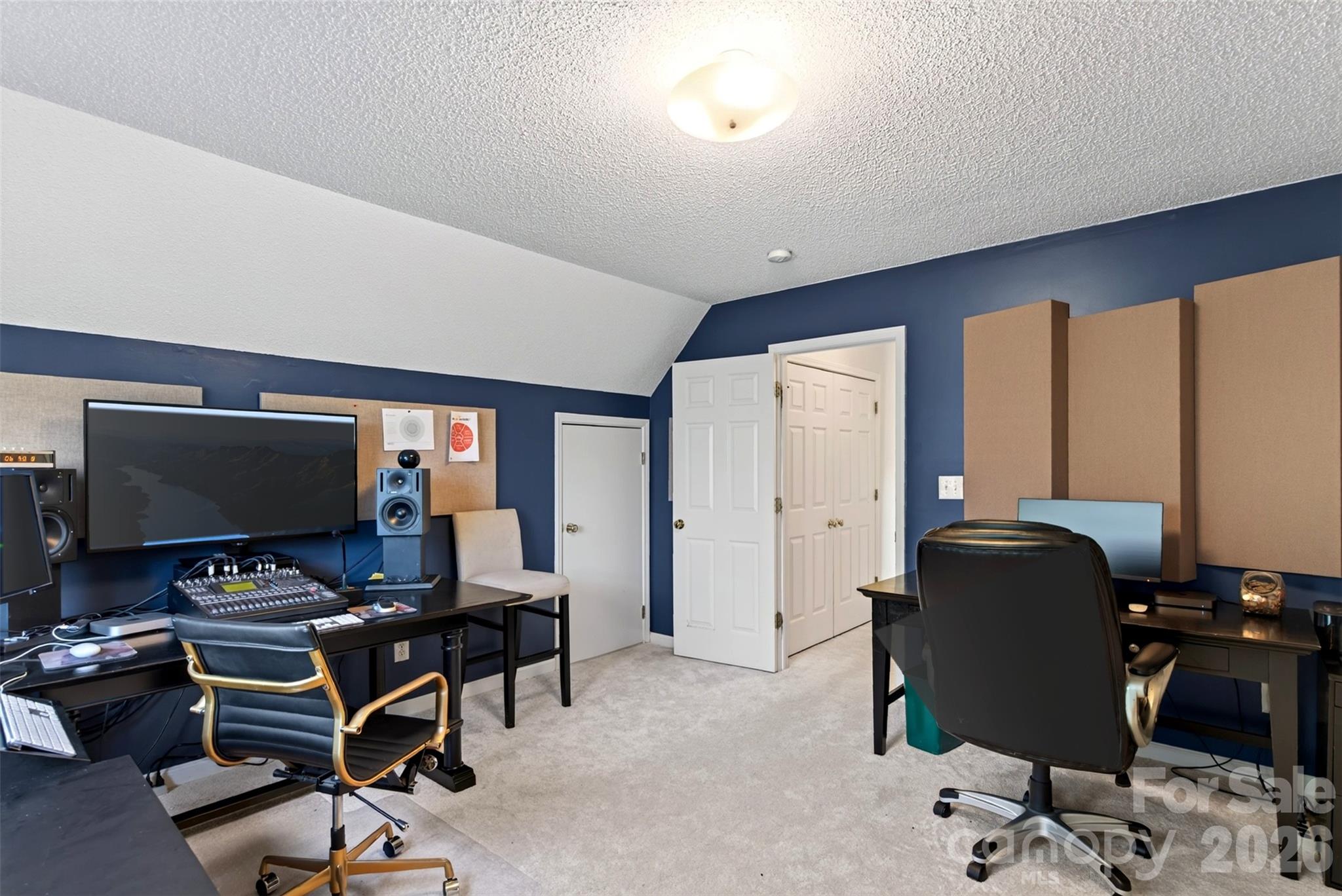 394 English Oak Road Property Photo 27