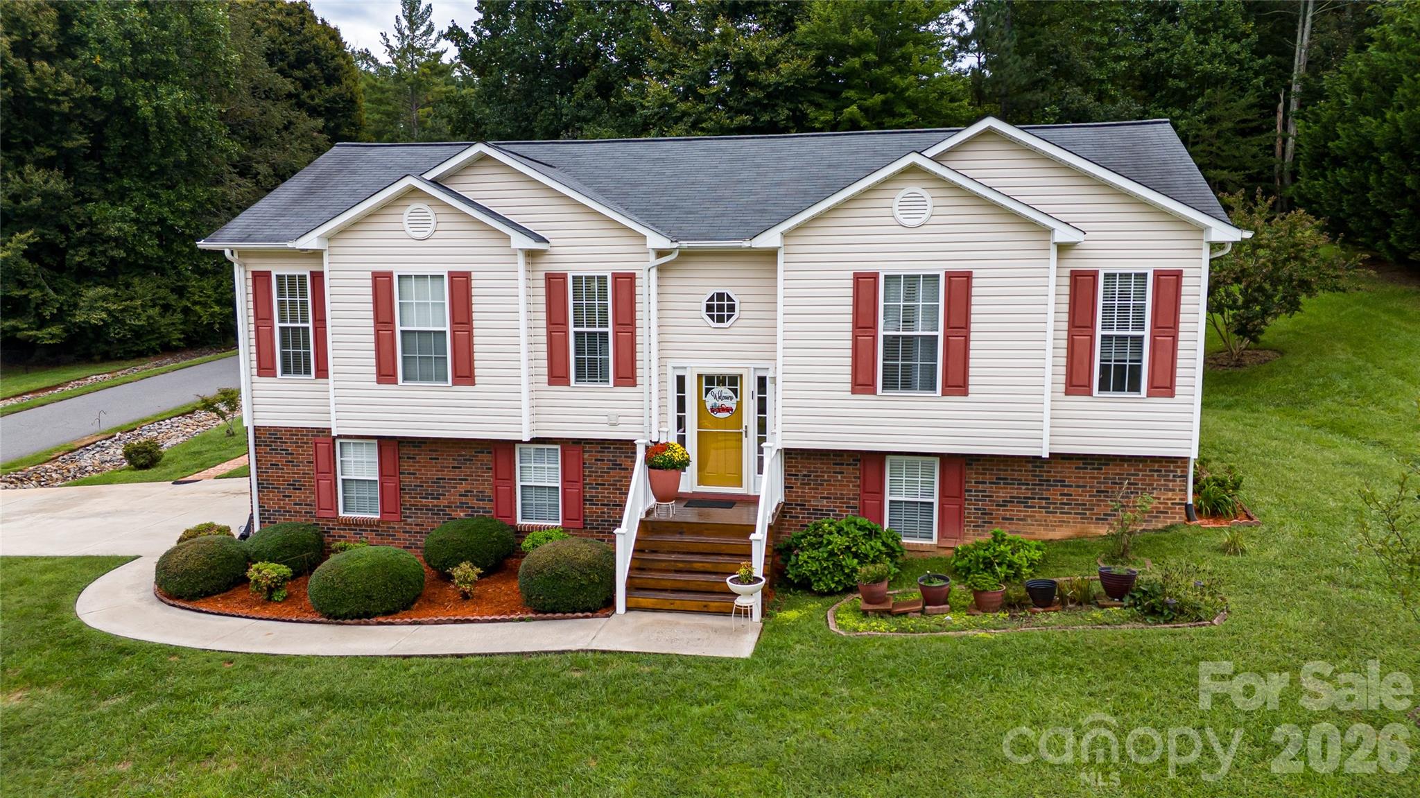 142 Doe Run Property Photo 1