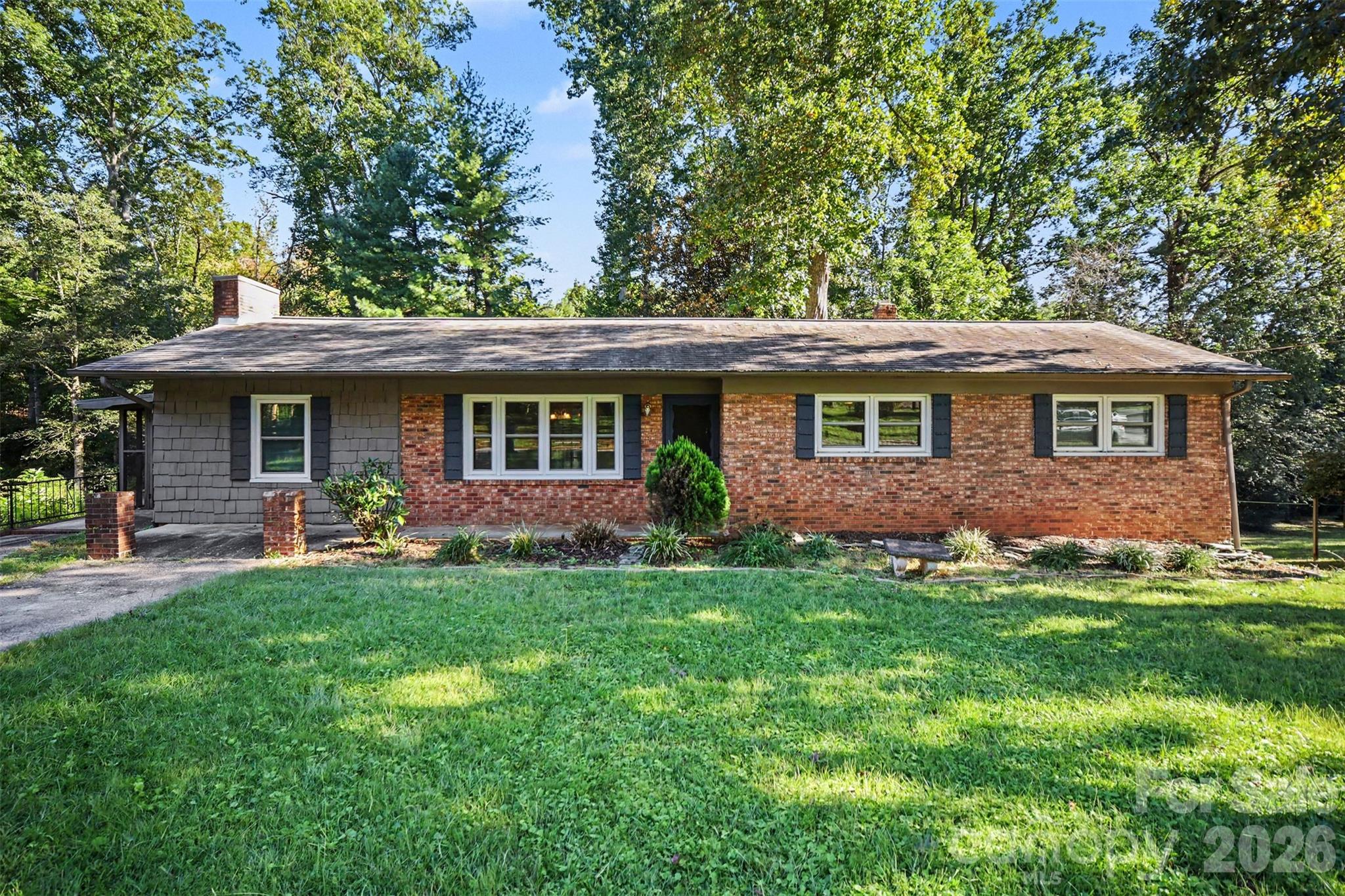 623 Westside Drive Property Photo 1